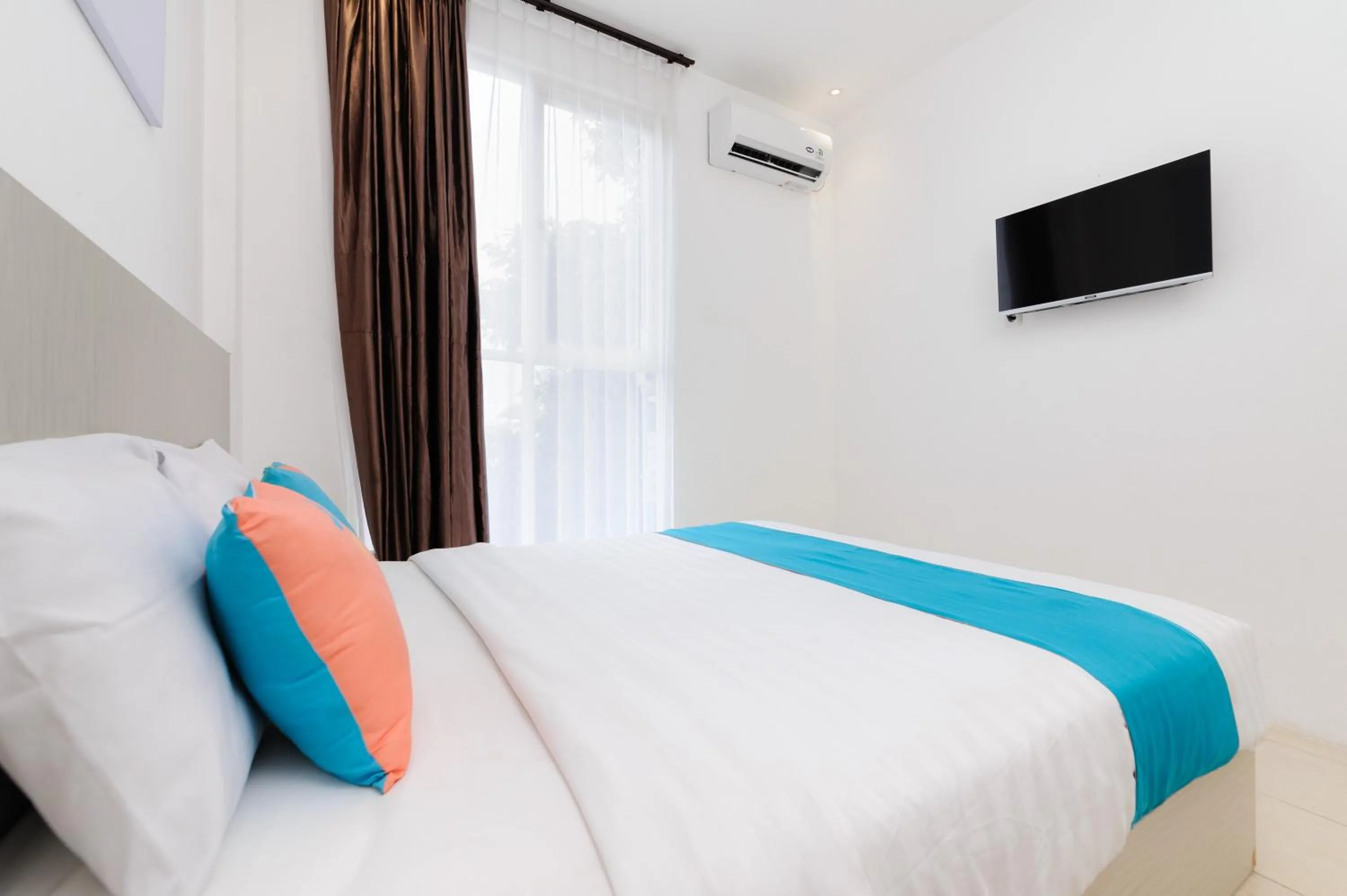 Bedroom, Bed in Sans Hotel La Vida Malang