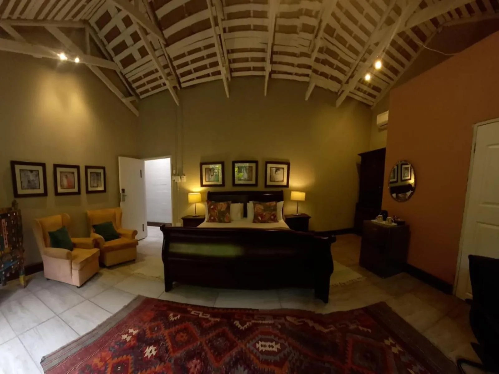 Photo of the whole room in Ascot Bush Lodge