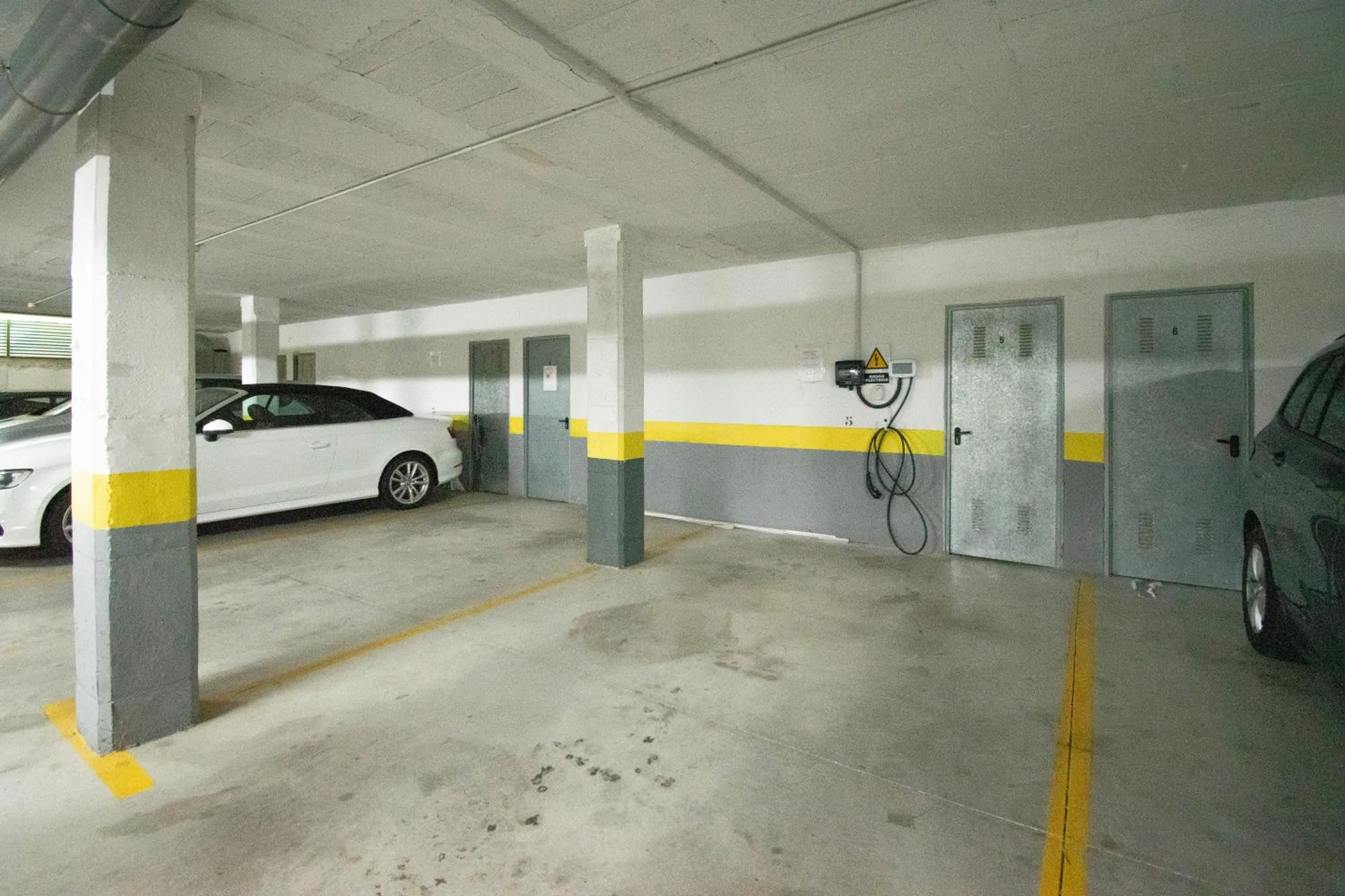 Parking in Paraiso De Riviera - Happy Rentals