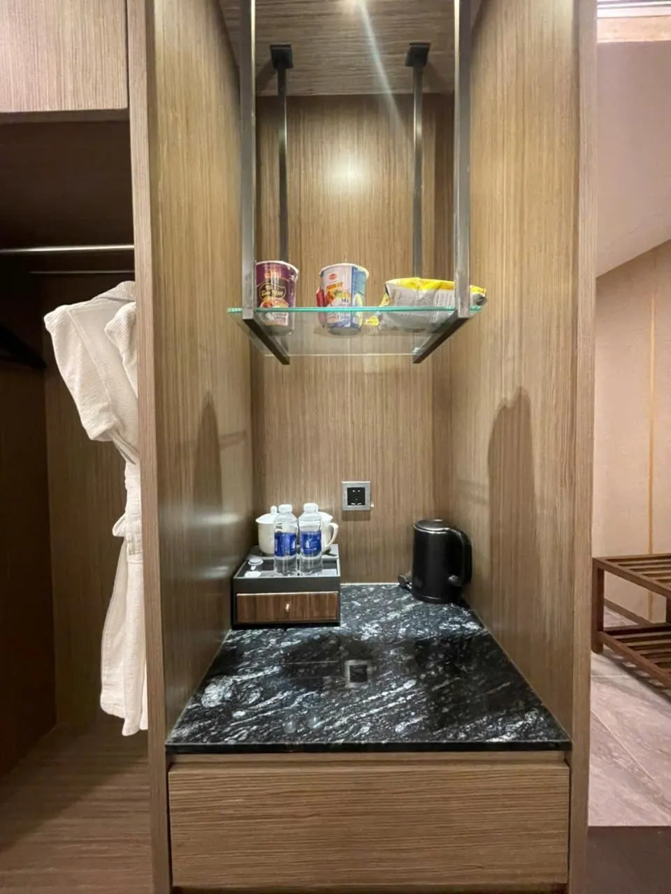 Deluxe Twin Room in Wah Fu Hotel