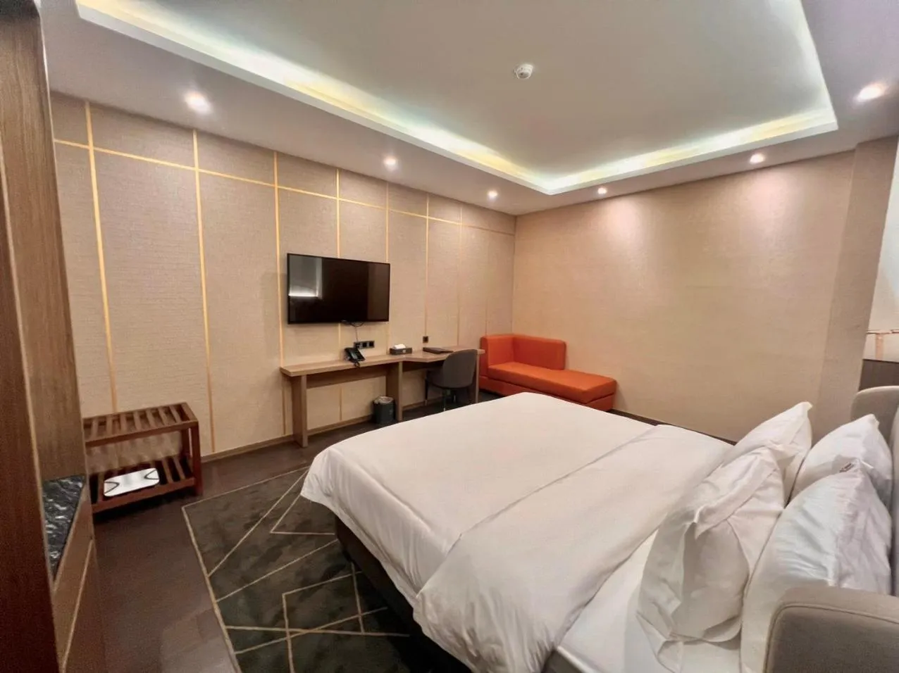 Bed in Wah Fu Hotel