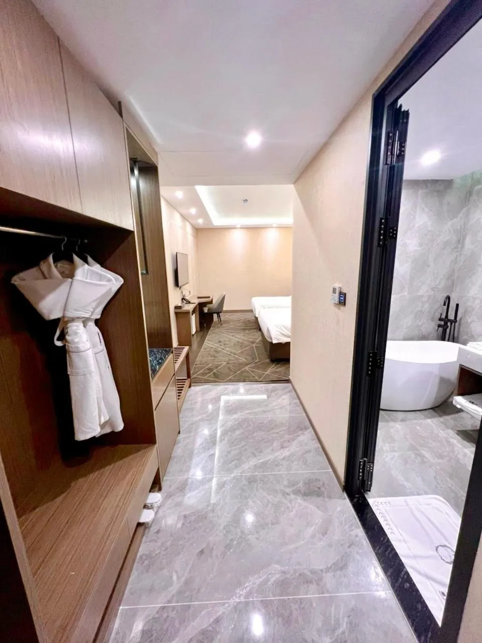 Toilet, Bed in Wah Fu Hotel