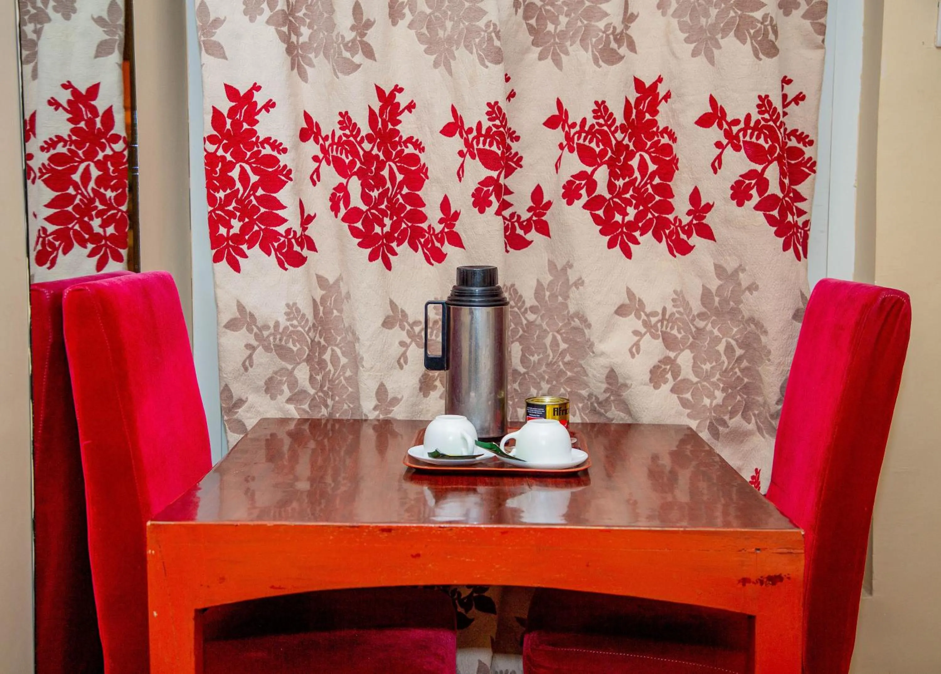 Coffee/tea facilities in KAYS LODGE