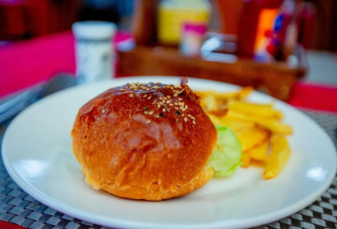 Restaurant/places to eat in KAYS LODGE