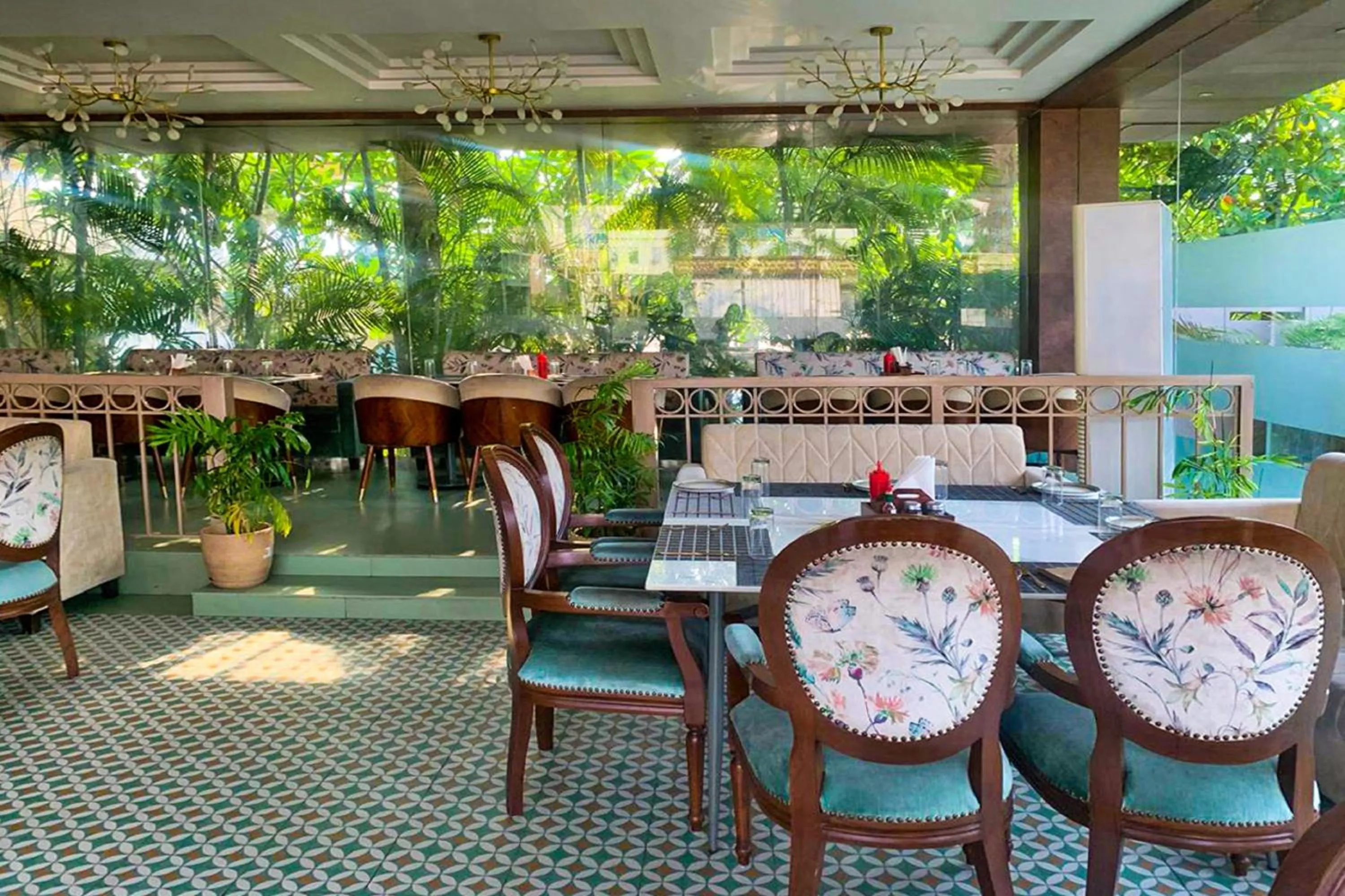 Restaurant/places to eat in Pink Villa Boutique Hotel