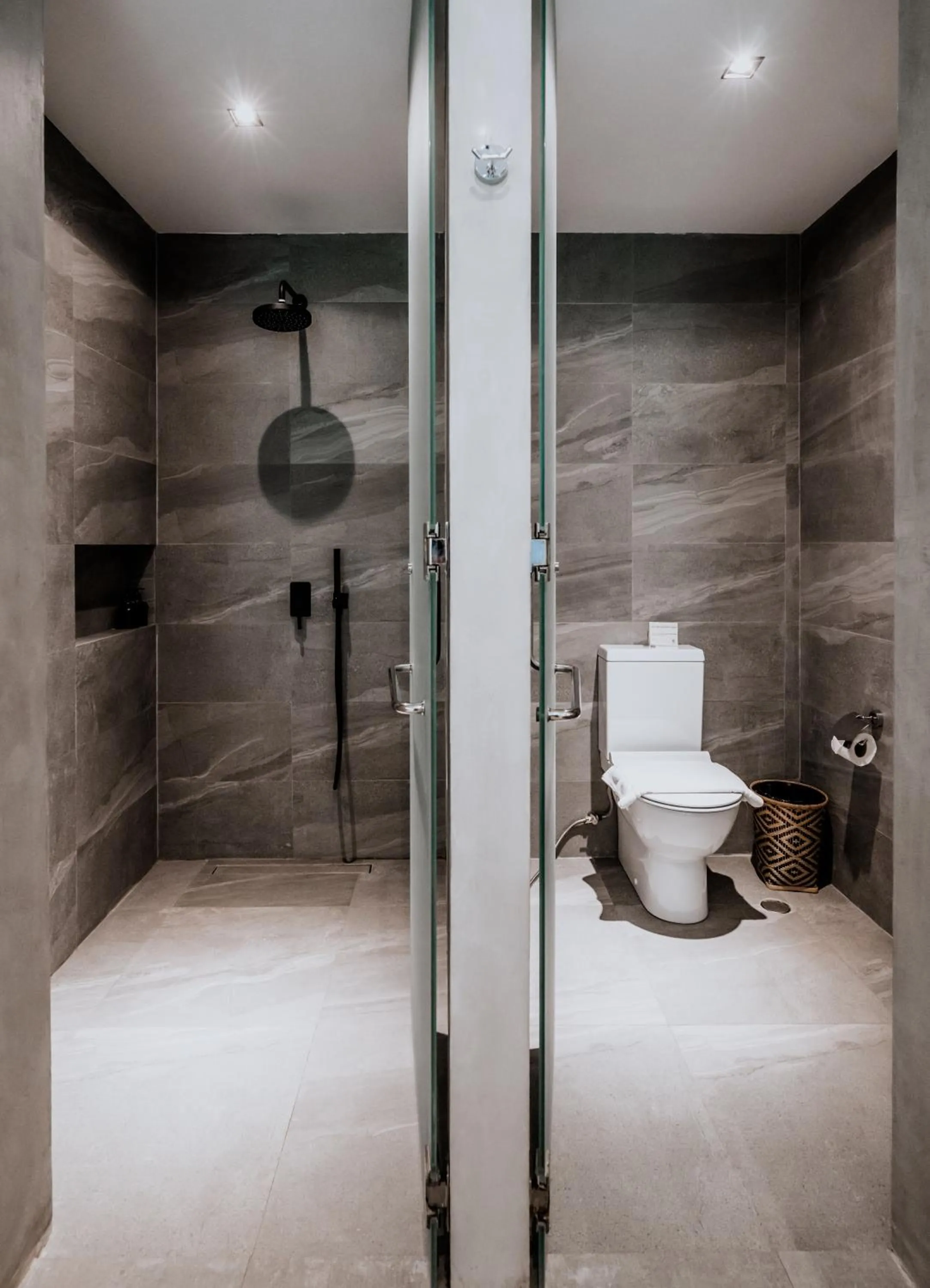 The Funny Lion - Coron