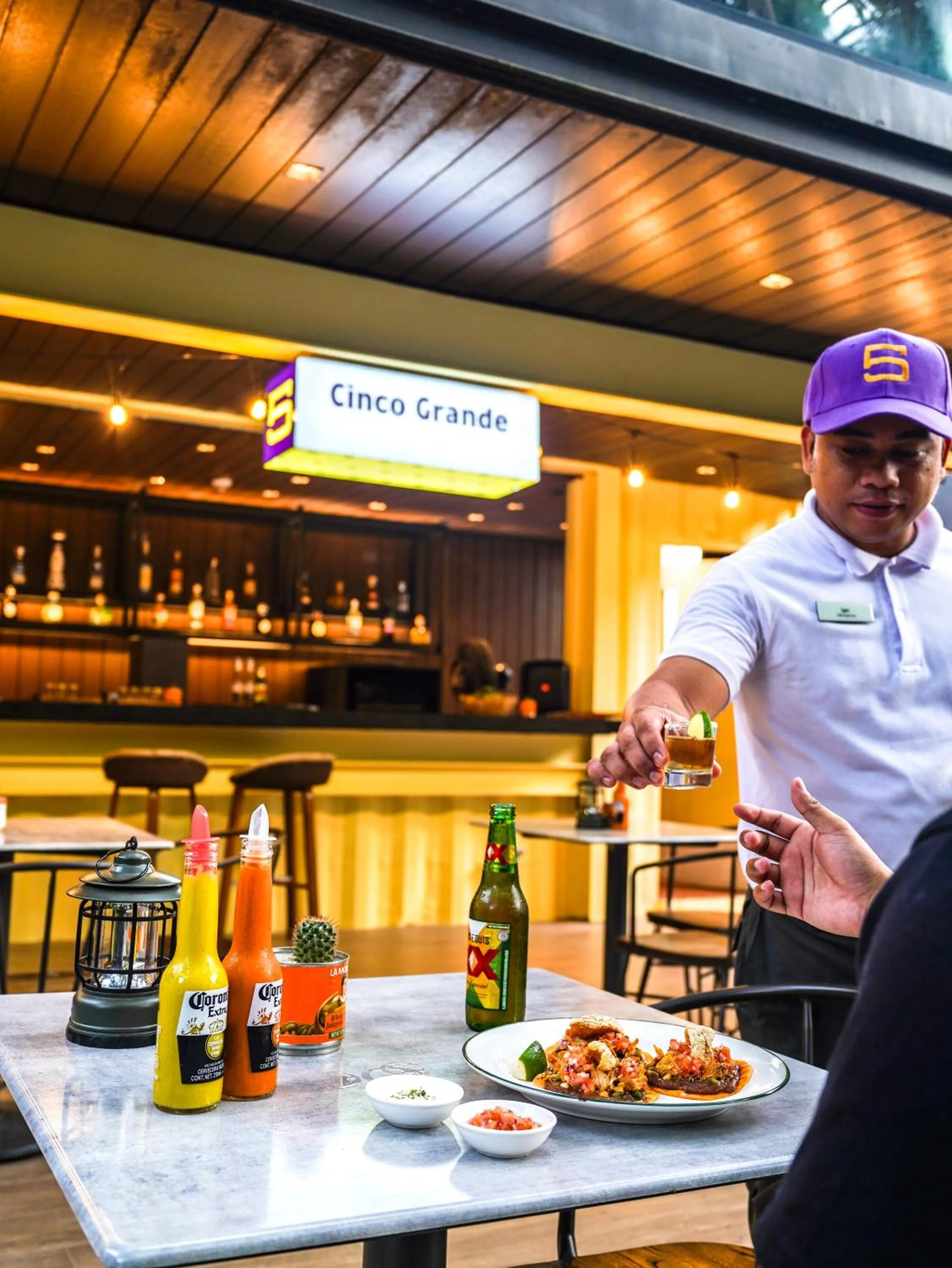 The Funny Lion - Coron