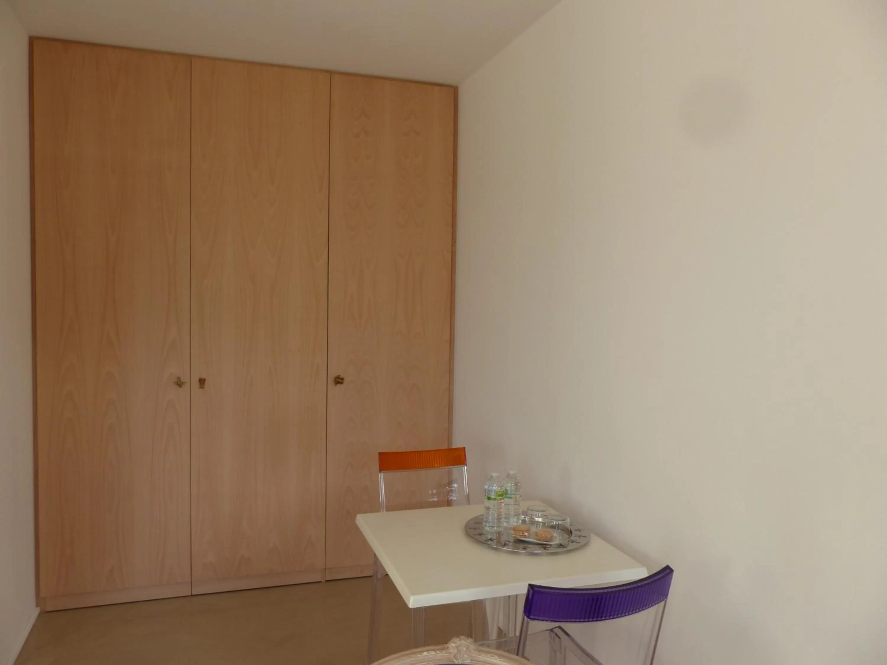 wardrobe in Les Chambres d'hôtes de Kérasquer