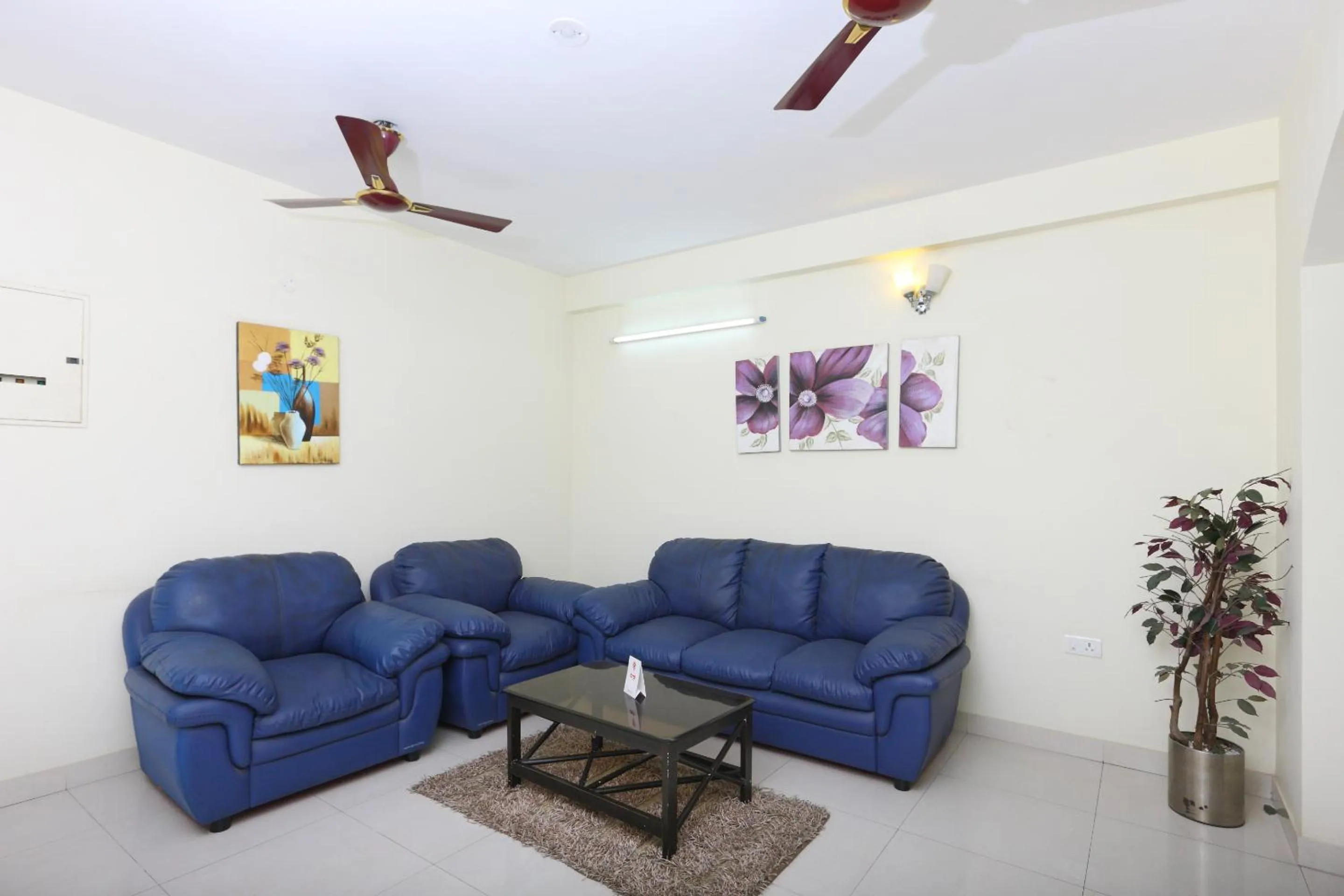 Lobby or reception in Super Hotel O Kings Court Near Rela Balaji Hospital