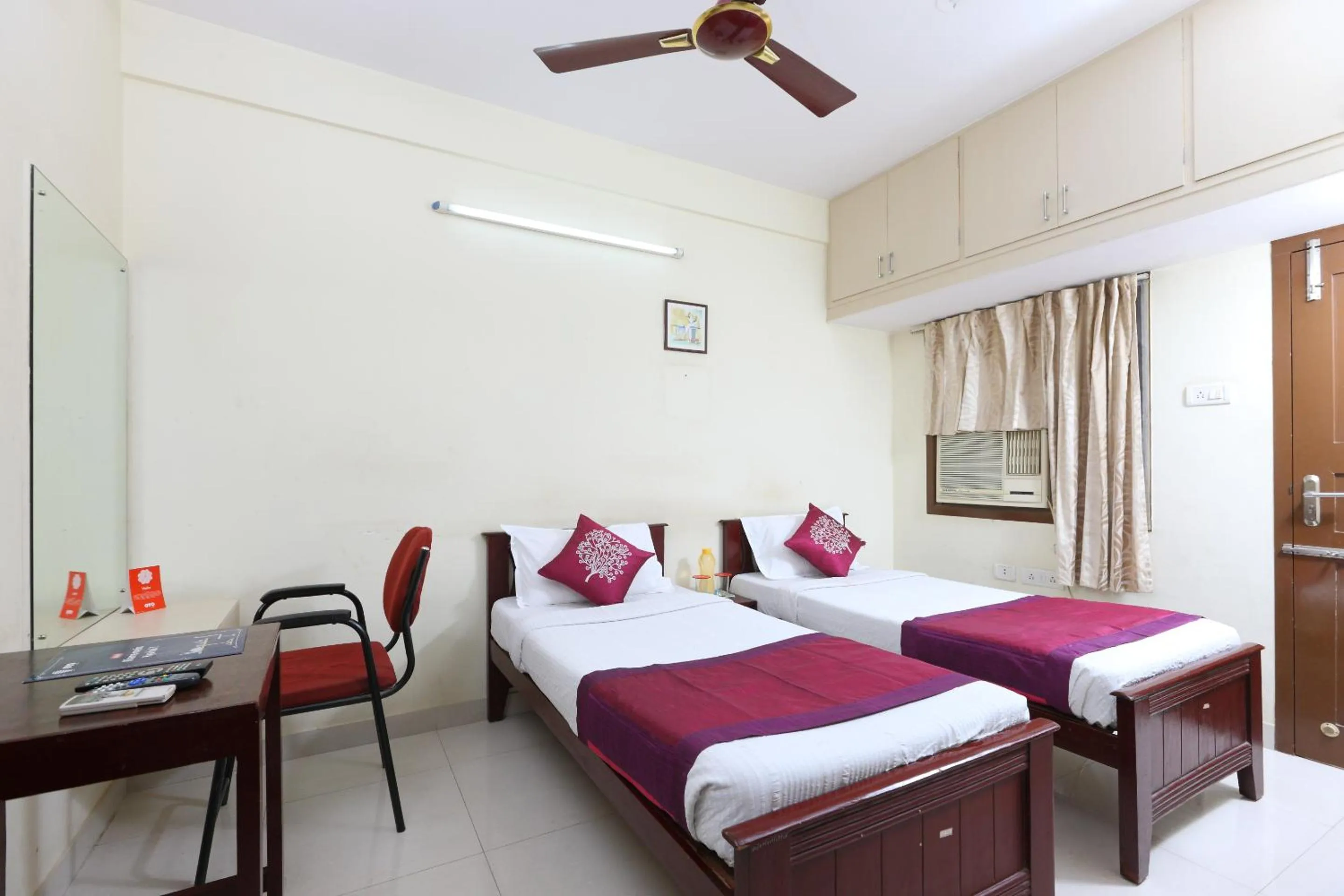 Bed in Super Hotel O Kings Court Near Rela Balaji Hospital