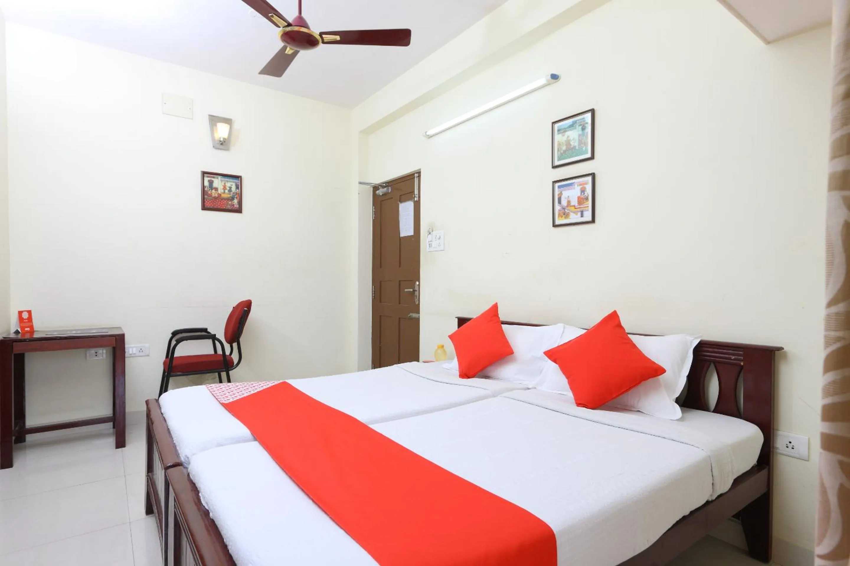 Bed in Super Hotel O Kings Court Near Rela Balaji Hospital