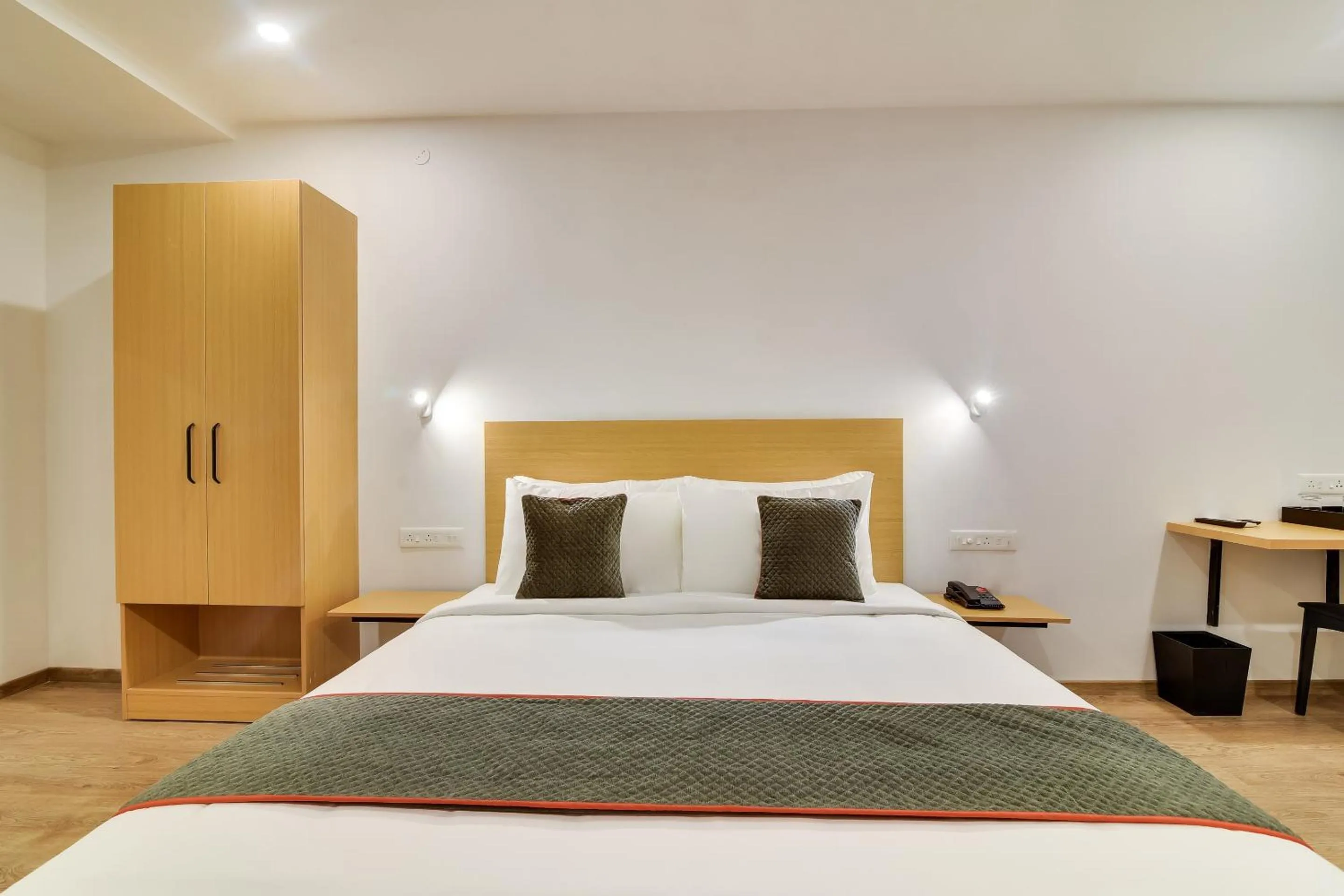 Bedroom, Bed in Townhouse Kovilambakkam