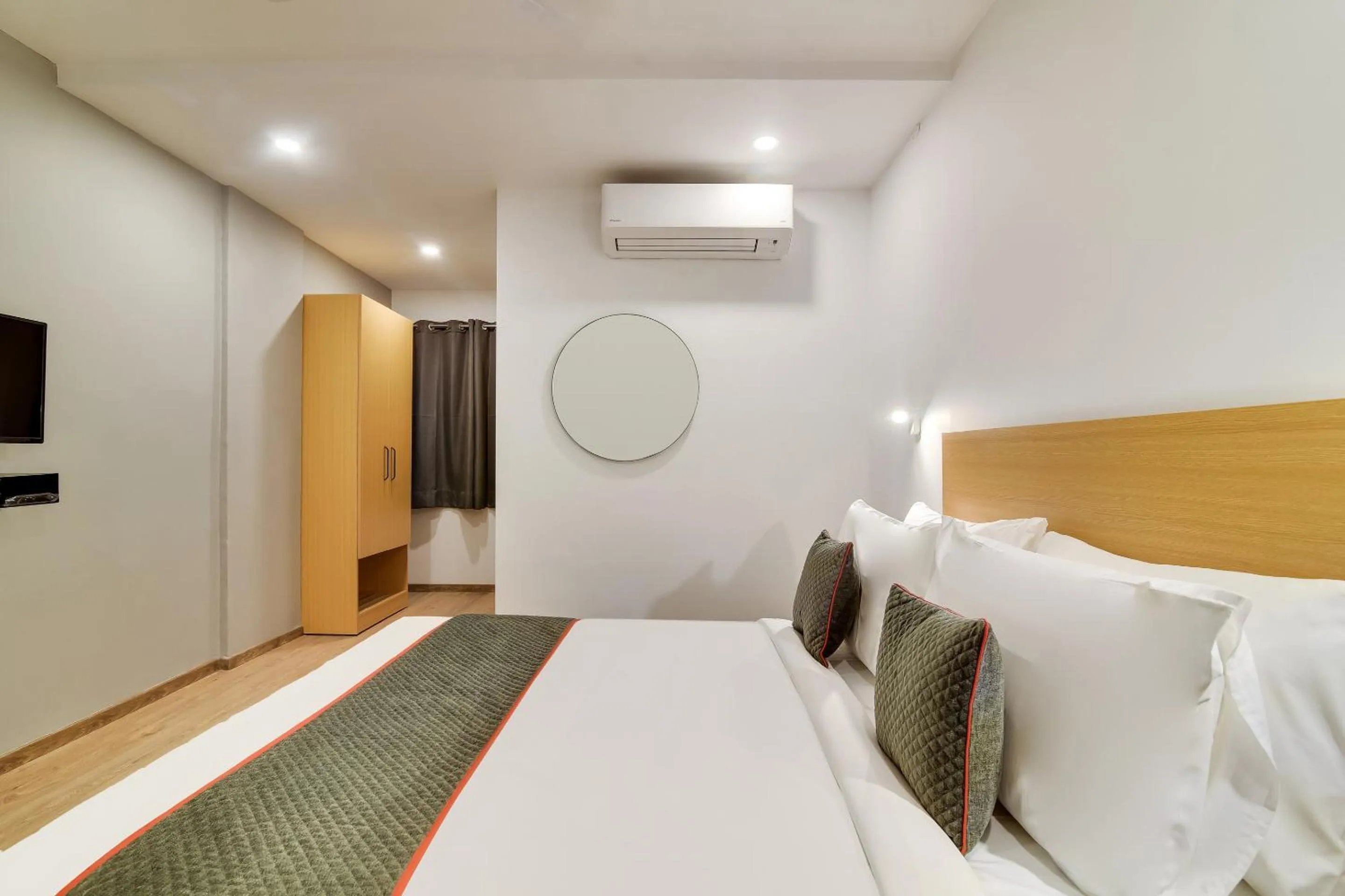 Bedroom, Bed in Townhouse Kovilambakkam