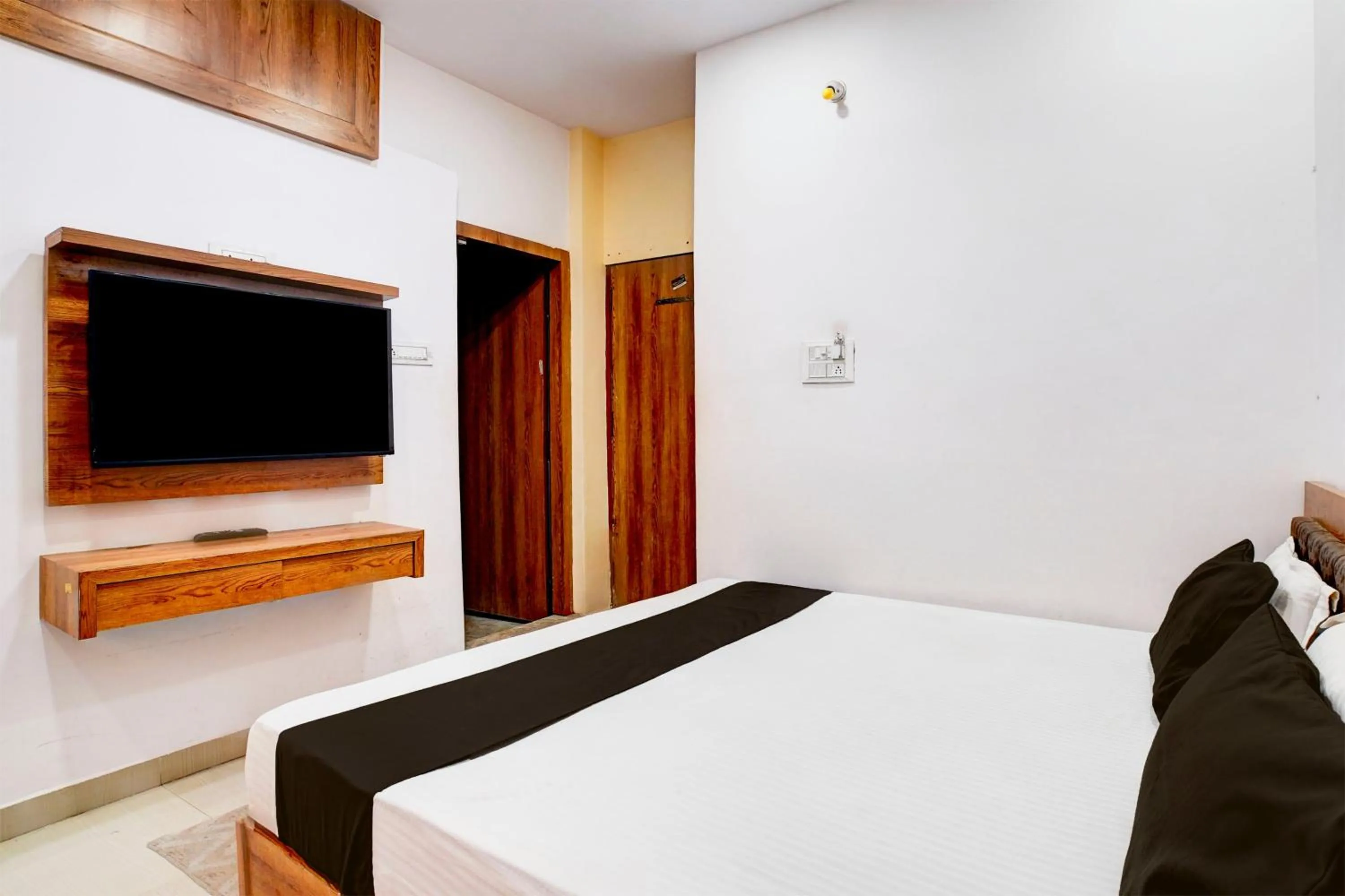 Bedroom in Hotel O Lake Link