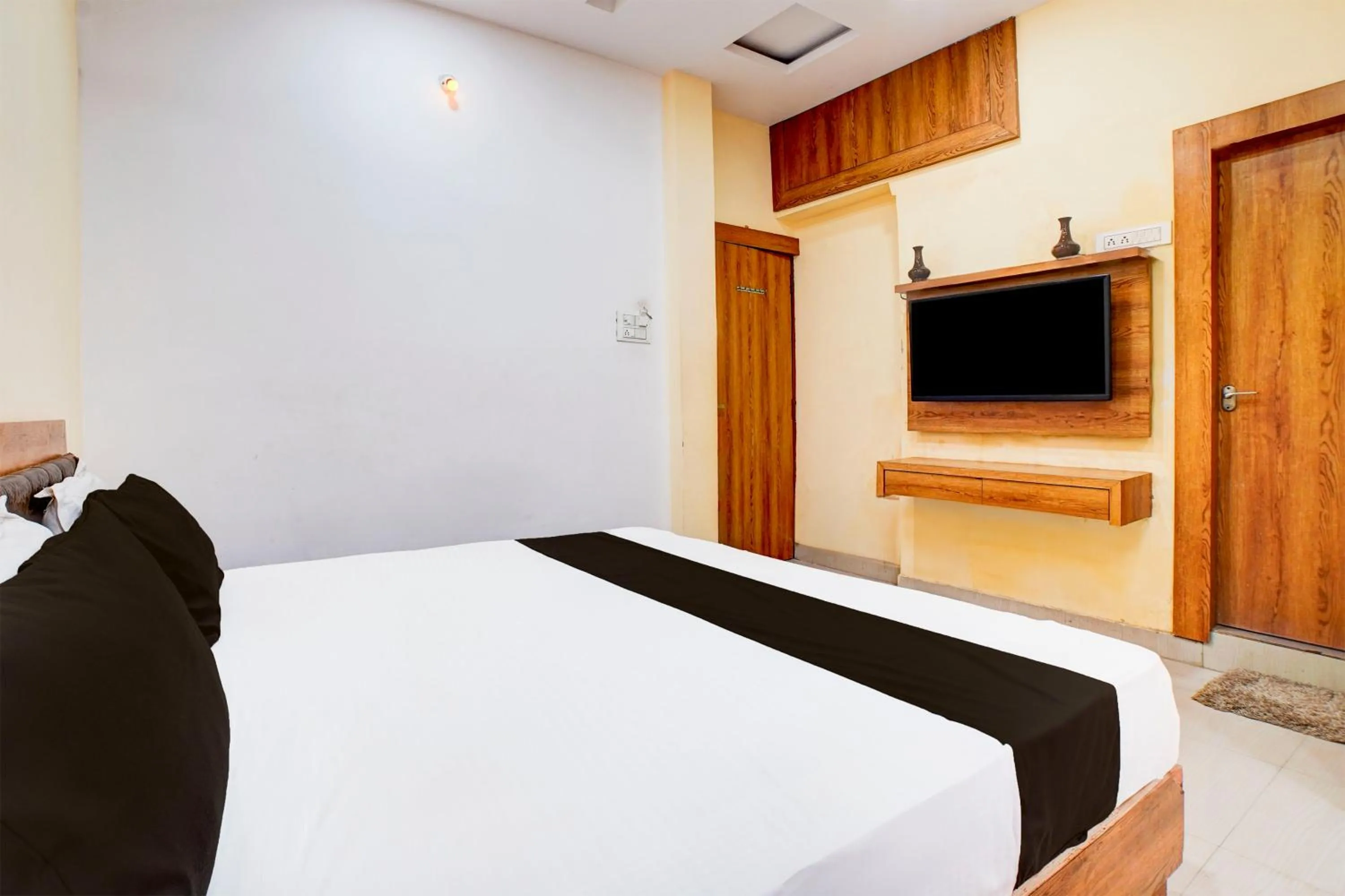 Bedroom in Hotel O Lake Link