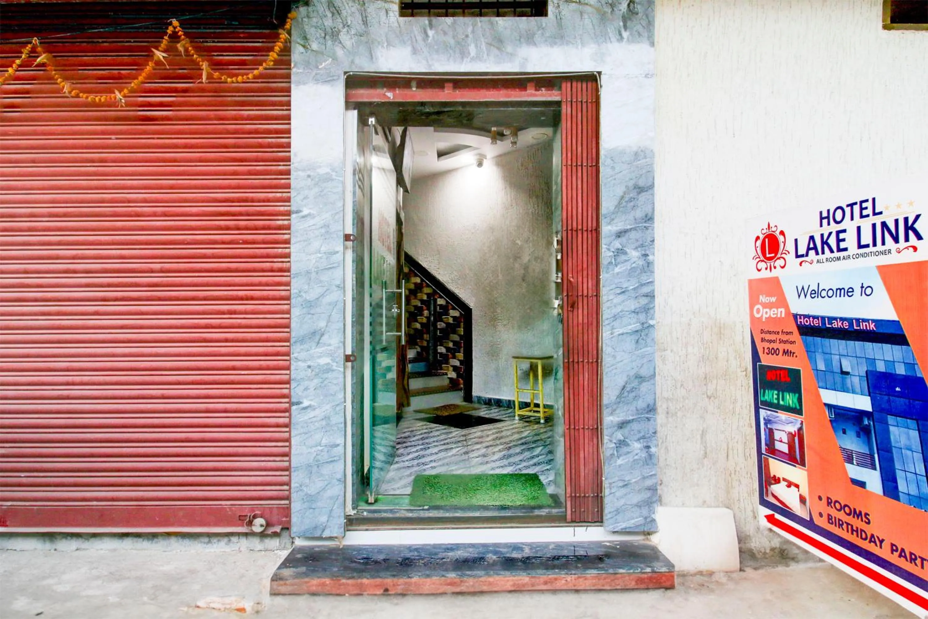 Facade/entrance in Hotel O Lake Link