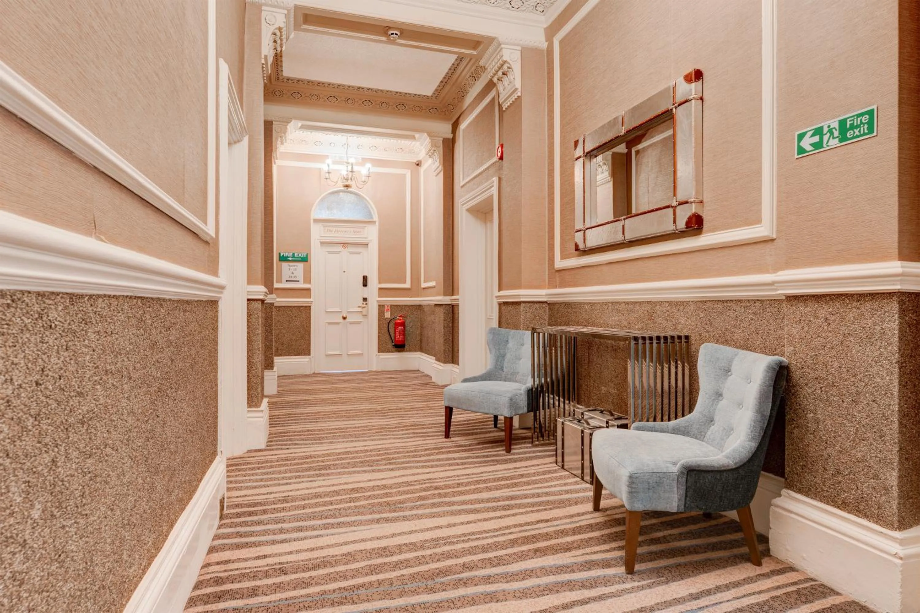 Lobby or reception in Liverpool Aigburth Hotel By Belvilla