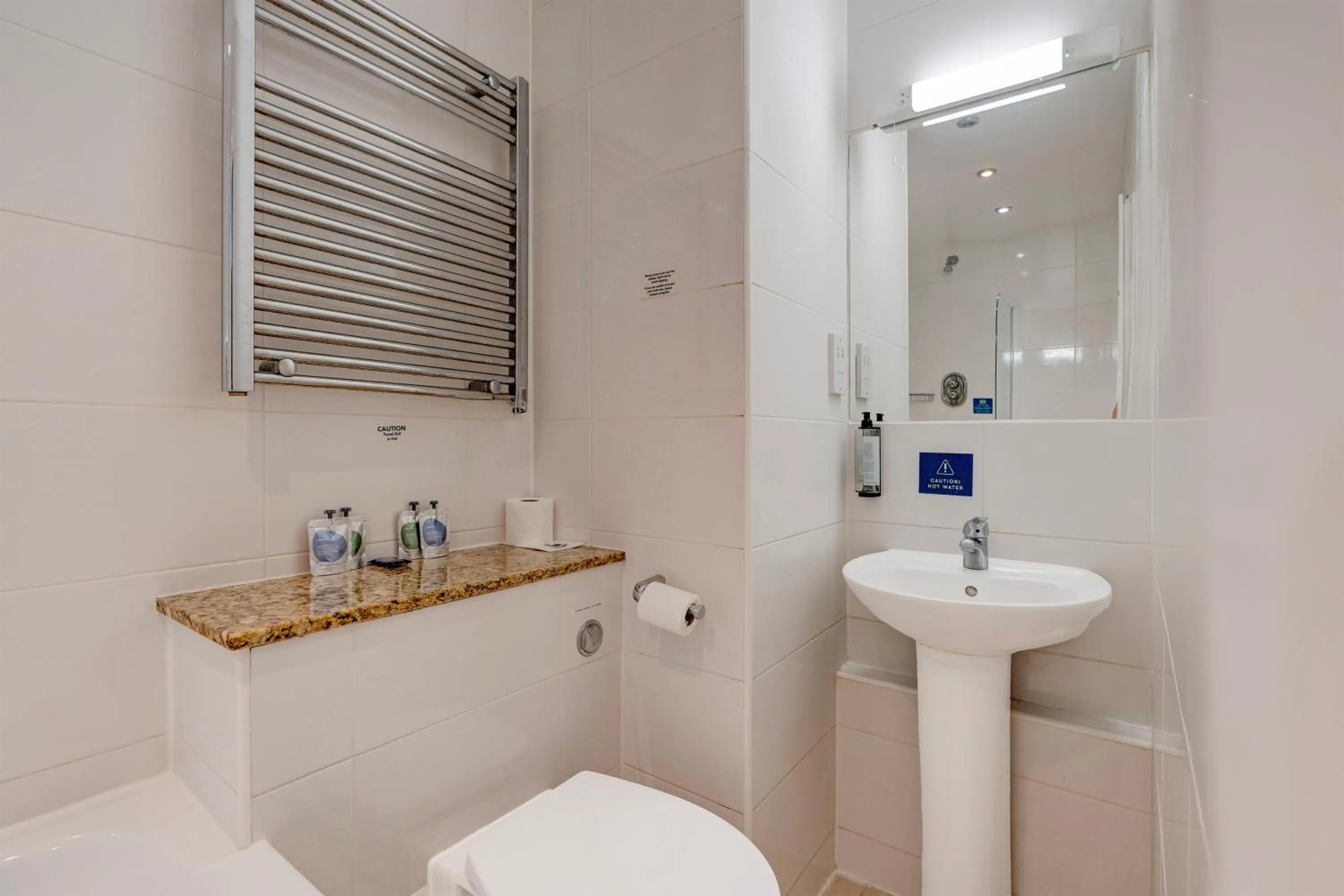 Bathroom in Liverpool Aigburth Hotel By Belvilla