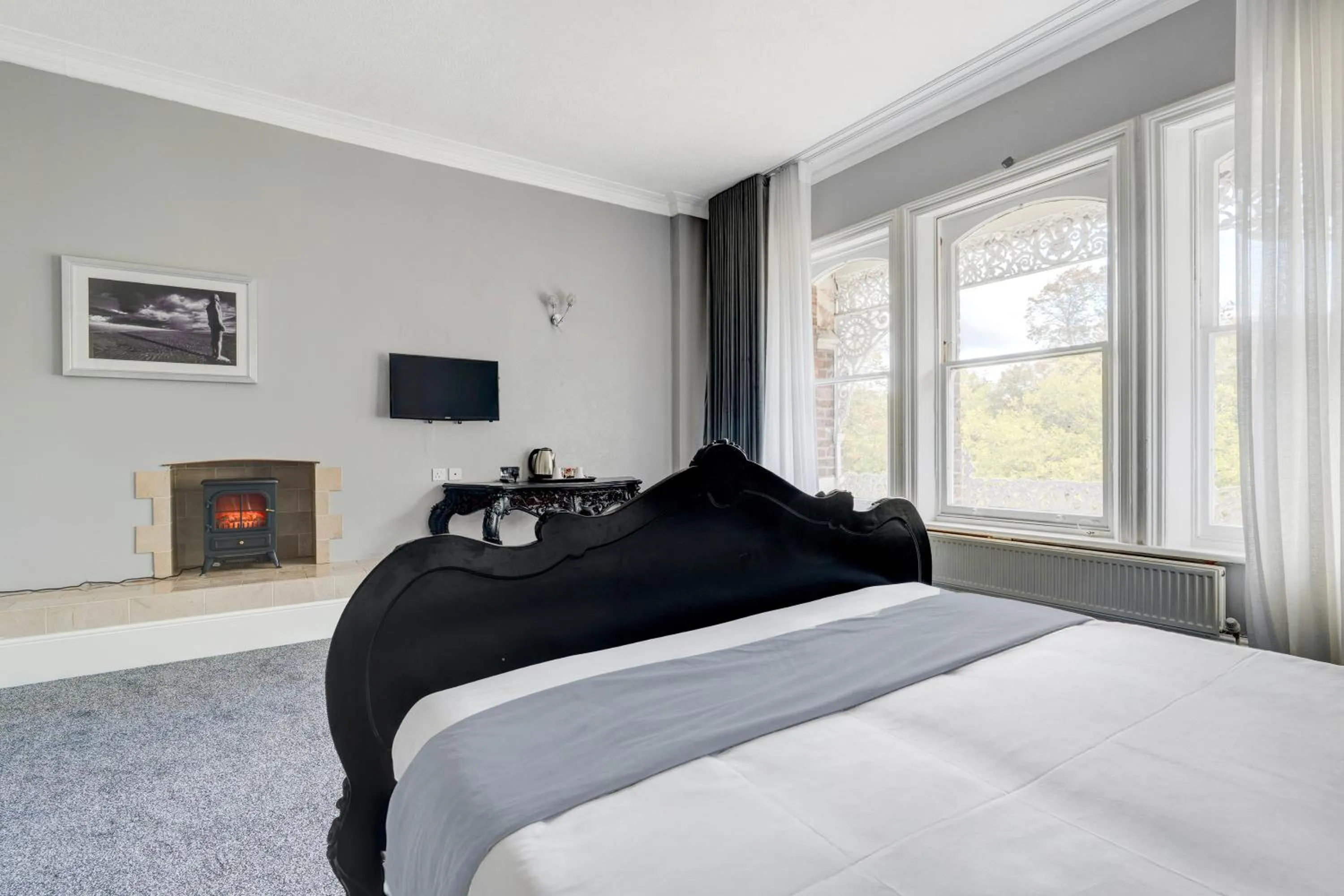 Bed in Liverpool Aigburth Hotel By Belvilla