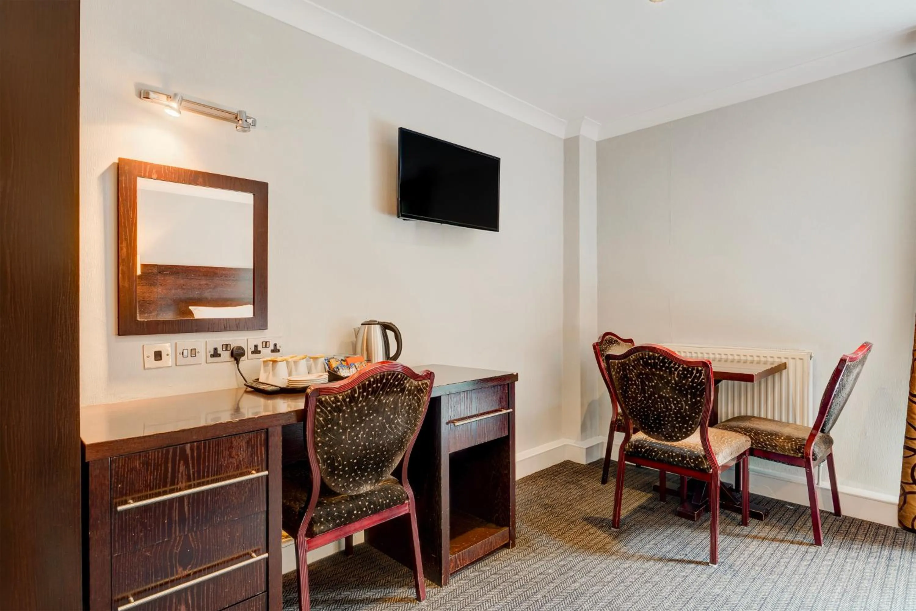 TV and multimedia in Liverpool Aigburth Hotel By Belvilla