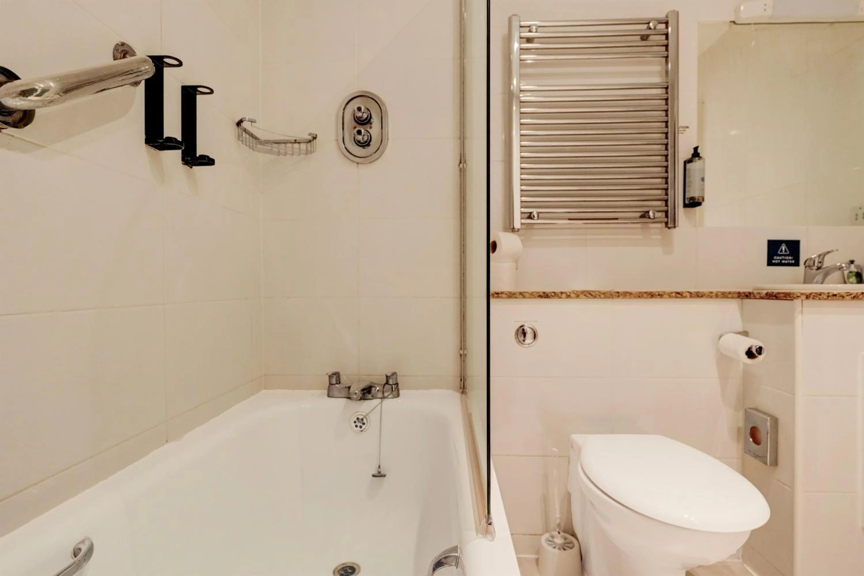 Bathroom in Liverpool Aigburth Hotel By Belvilla