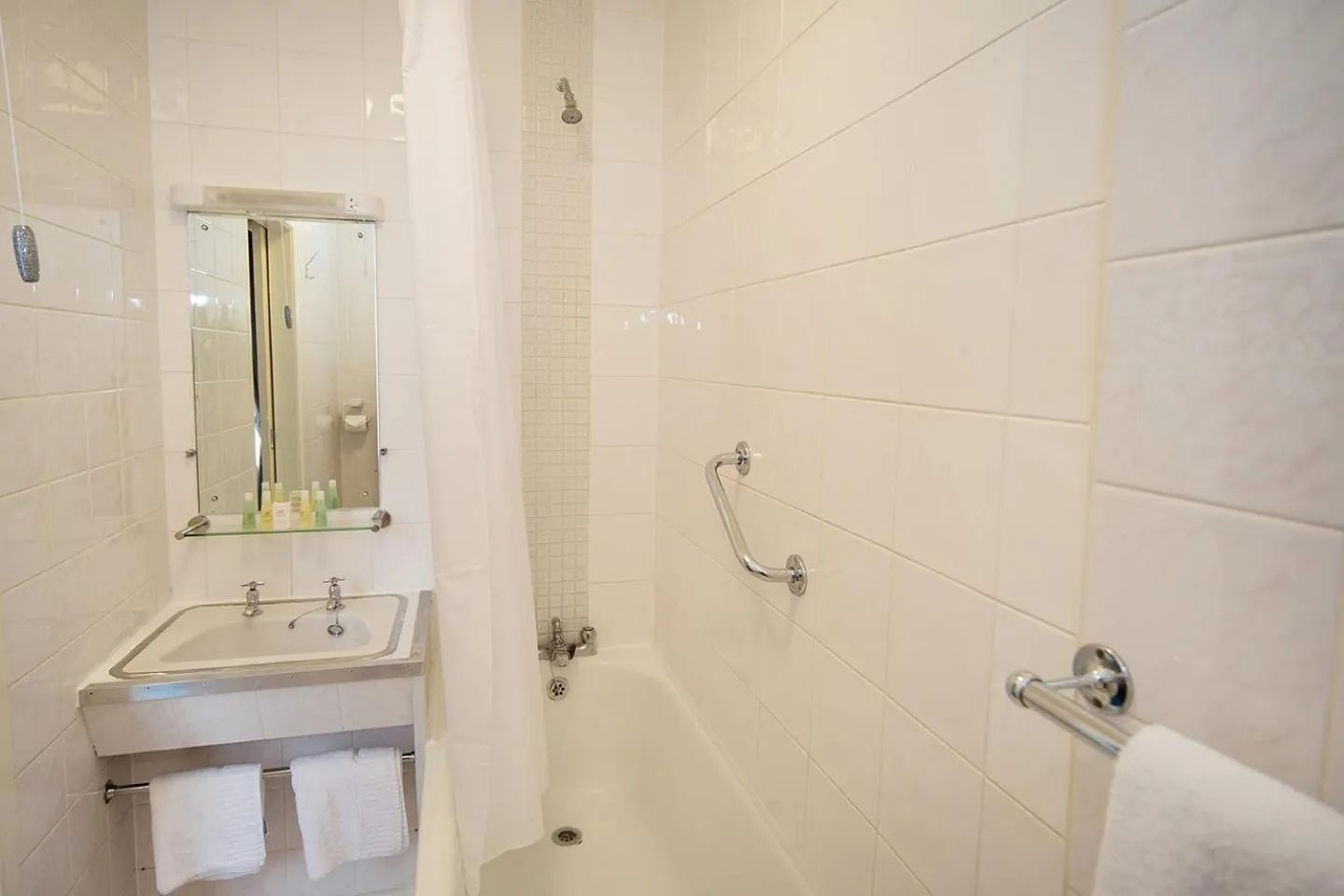 Bathroom in Liverpool Aigburth Hotel By Belvilla