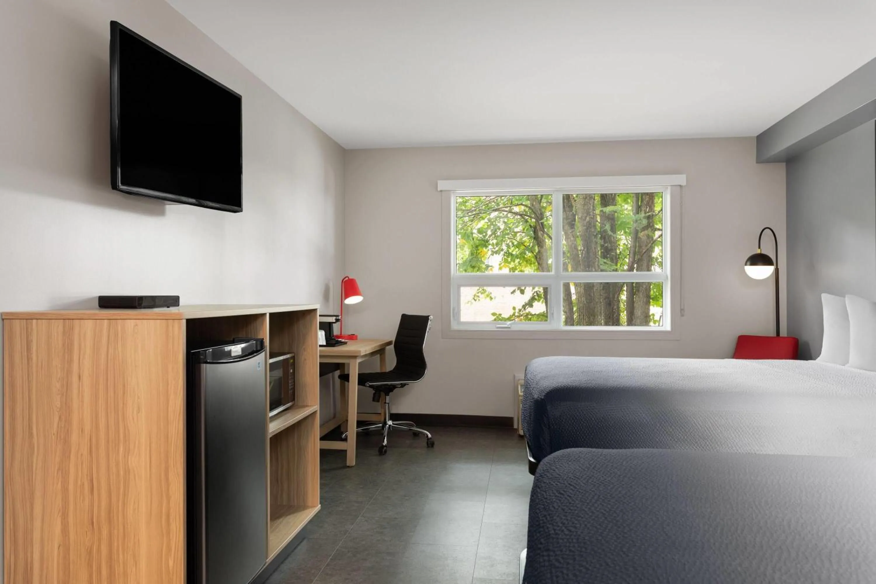 Photo of the whole room, Bed in Super 8 by Wyndham Sault Ste Marie On