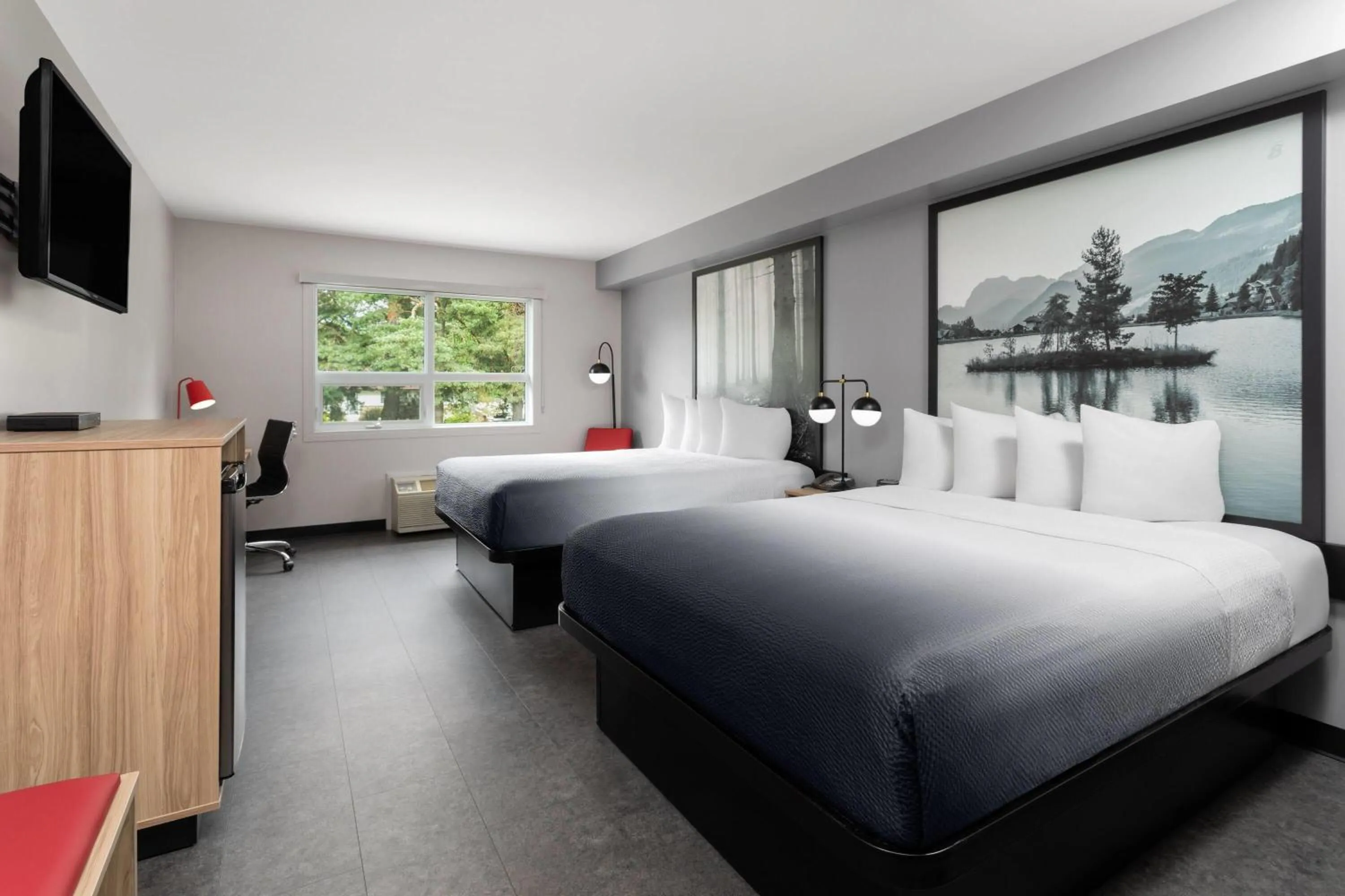 Photo of the whole room, Bed in Super 8 by Wyndham Sault Ste Marie On