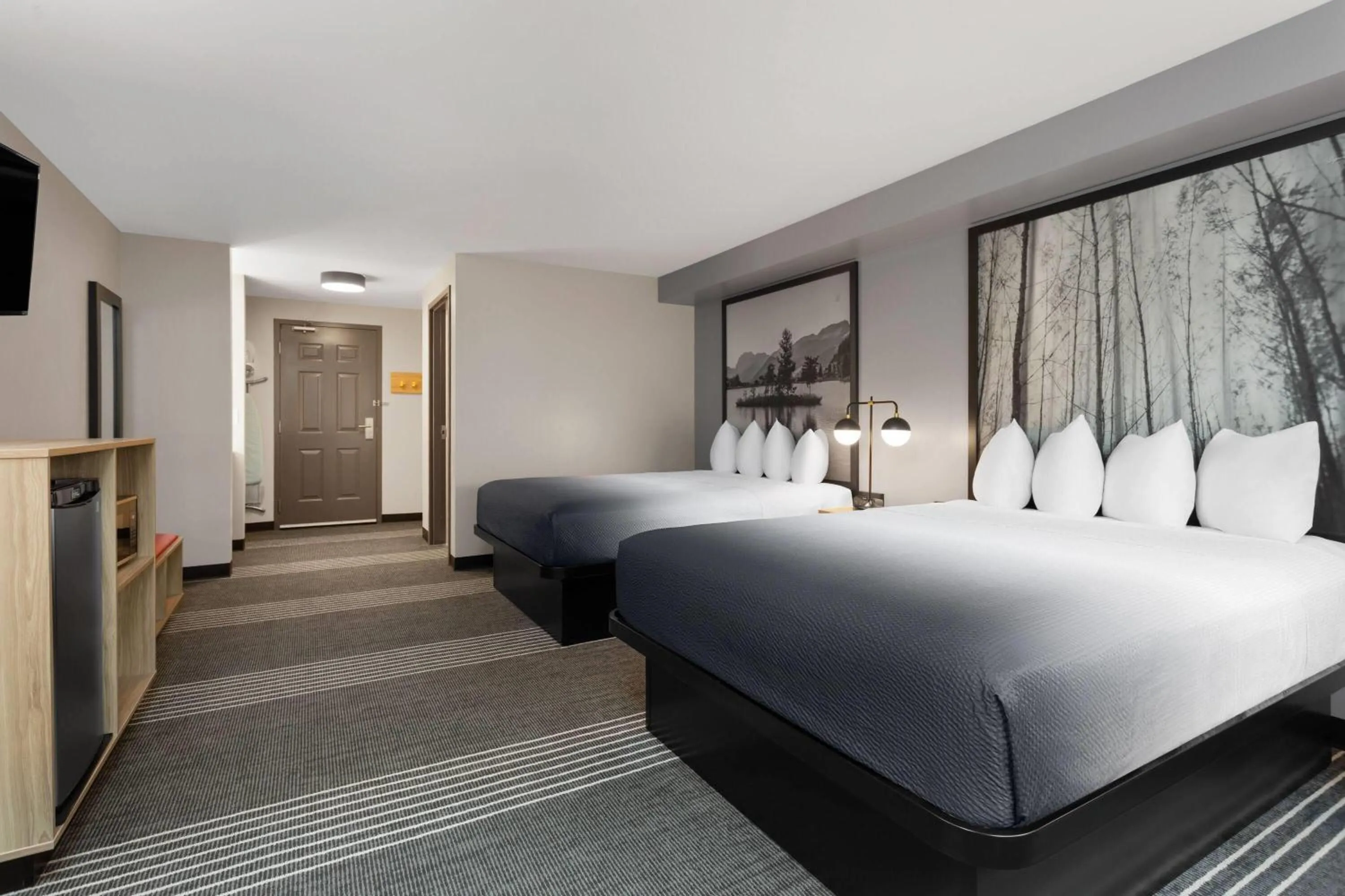 Photo of the whole room, Bed in Super 8 by Wyndham Sault Ste Marie On