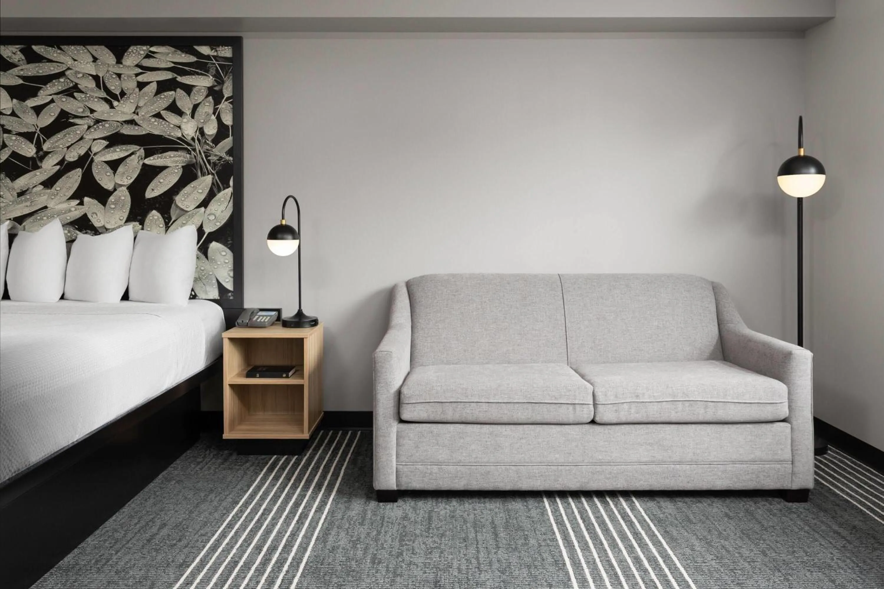 Bath, Bed in Super 8 by Wyndham Sault Ste Marie On