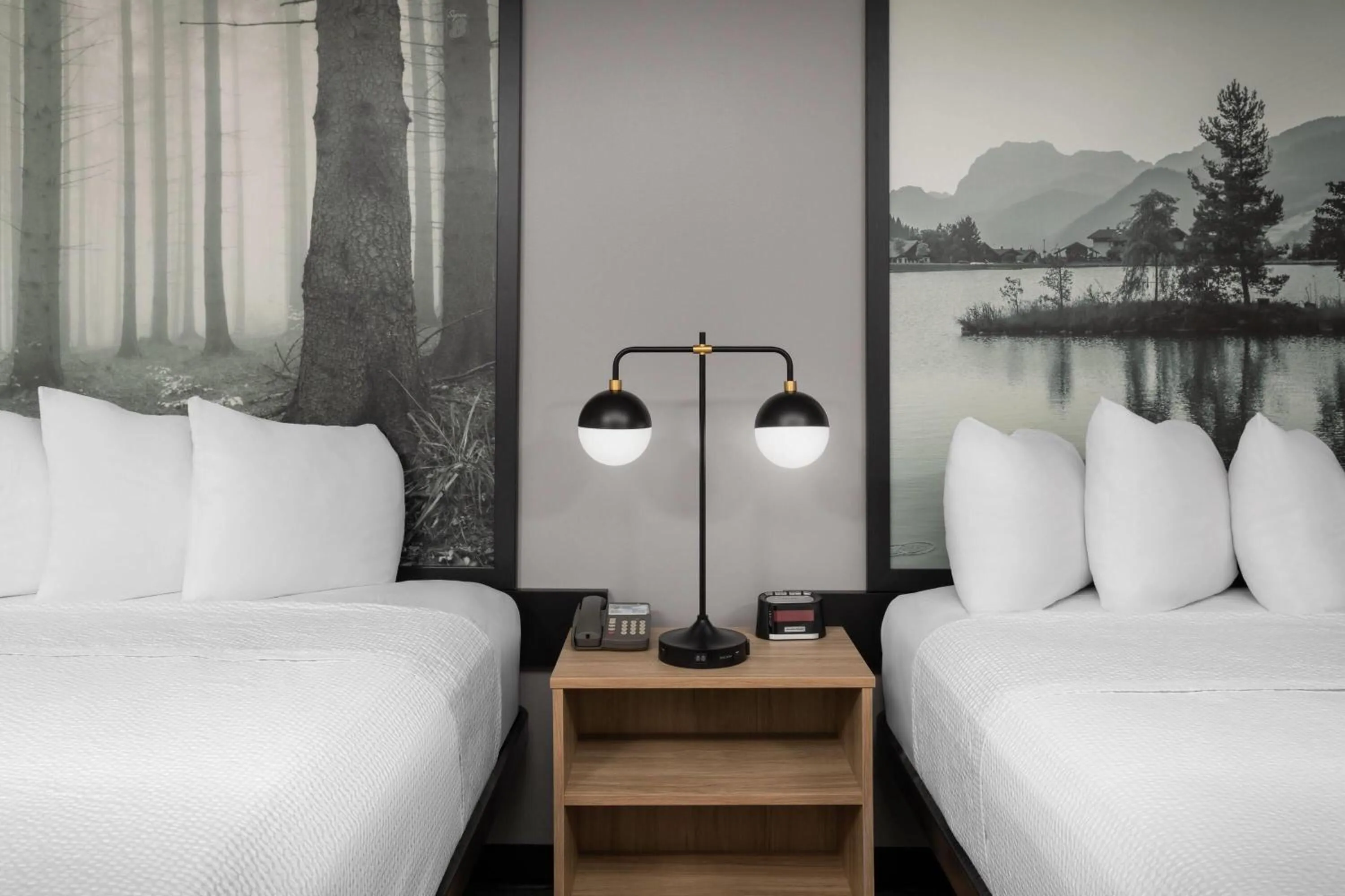 Photo of the whole room, Bed in Super 8 by Wyndham Sault Ste Marie On