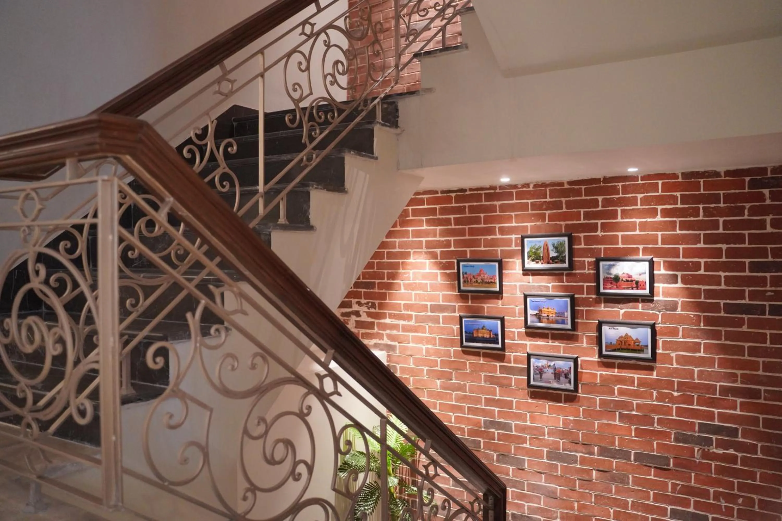 locker in Hotel Ayodhya