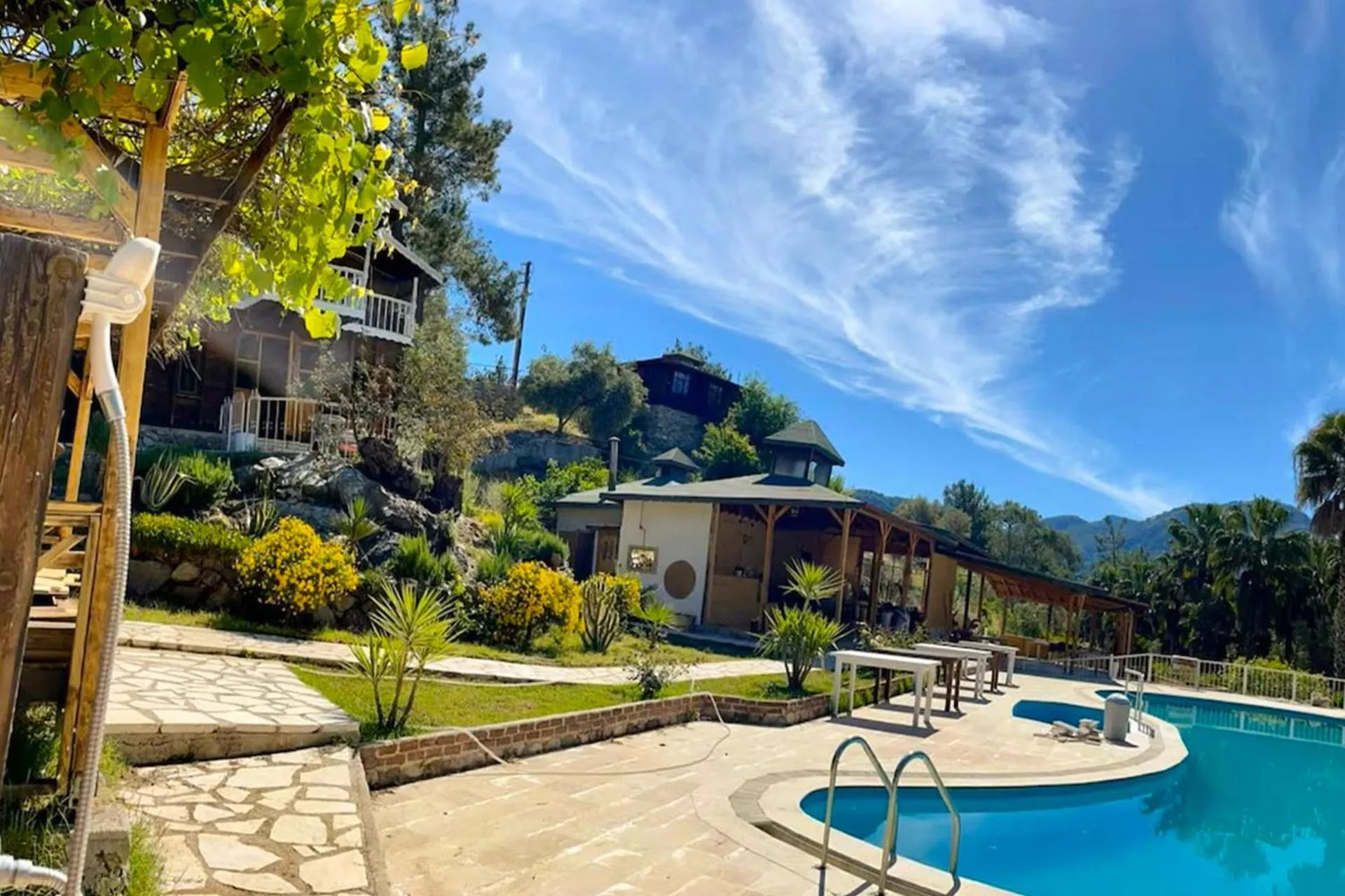 Restaurant/places to eat in Angels Garden Hotel