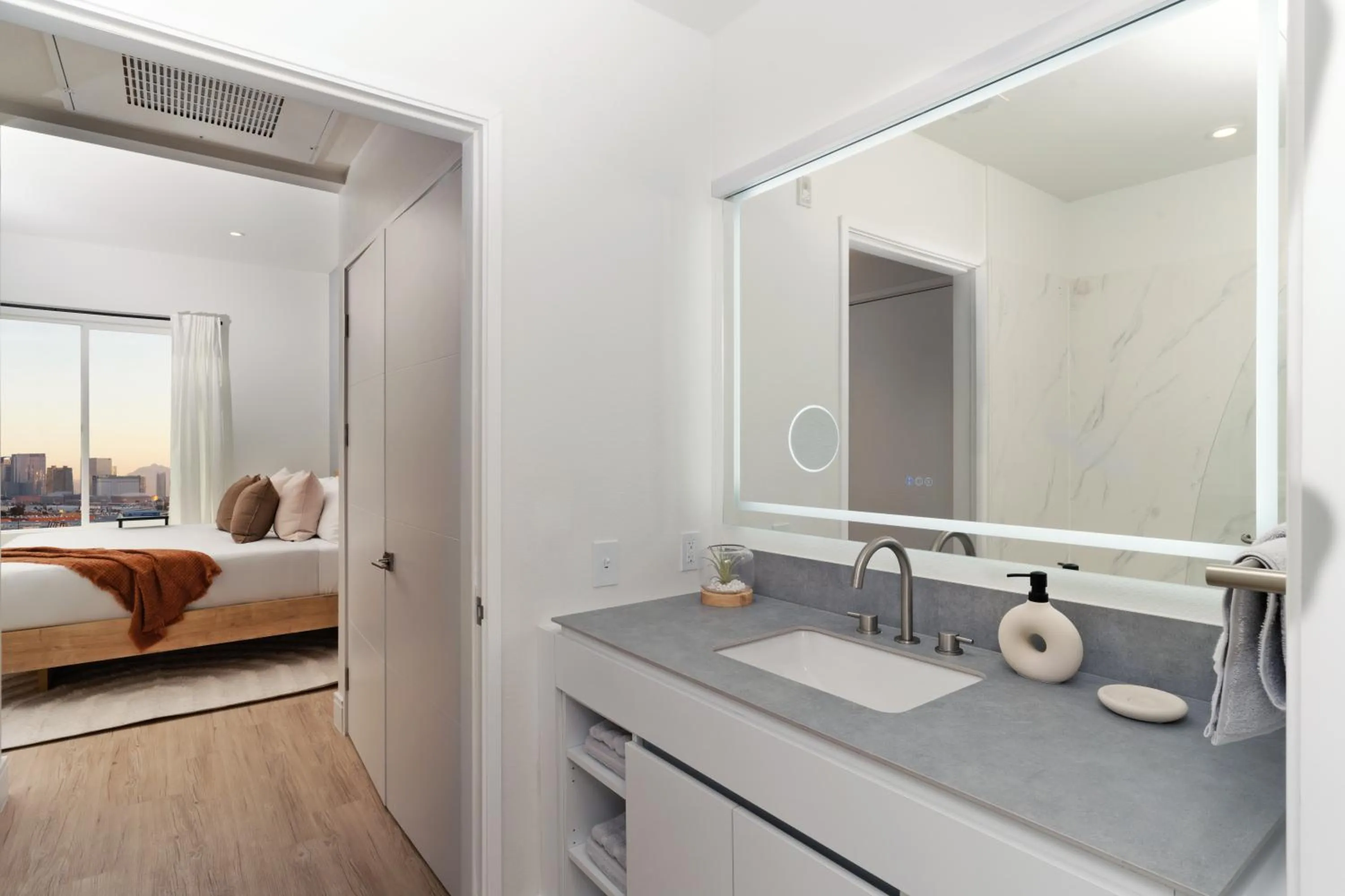 Bed in Otonomus Hotel Las Vegas