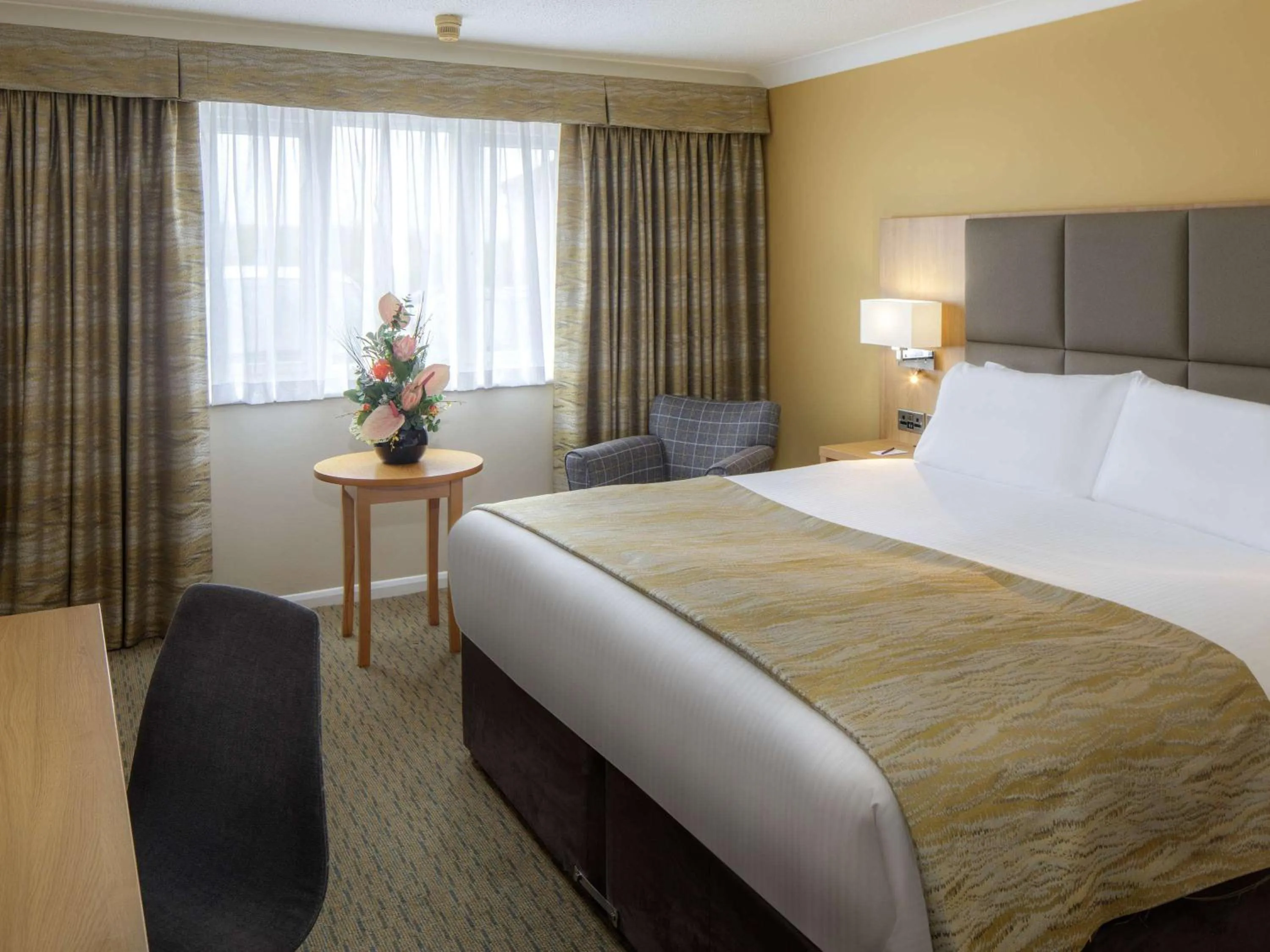 Photo of the whole room in Mercure Hatfield Oak Hotel