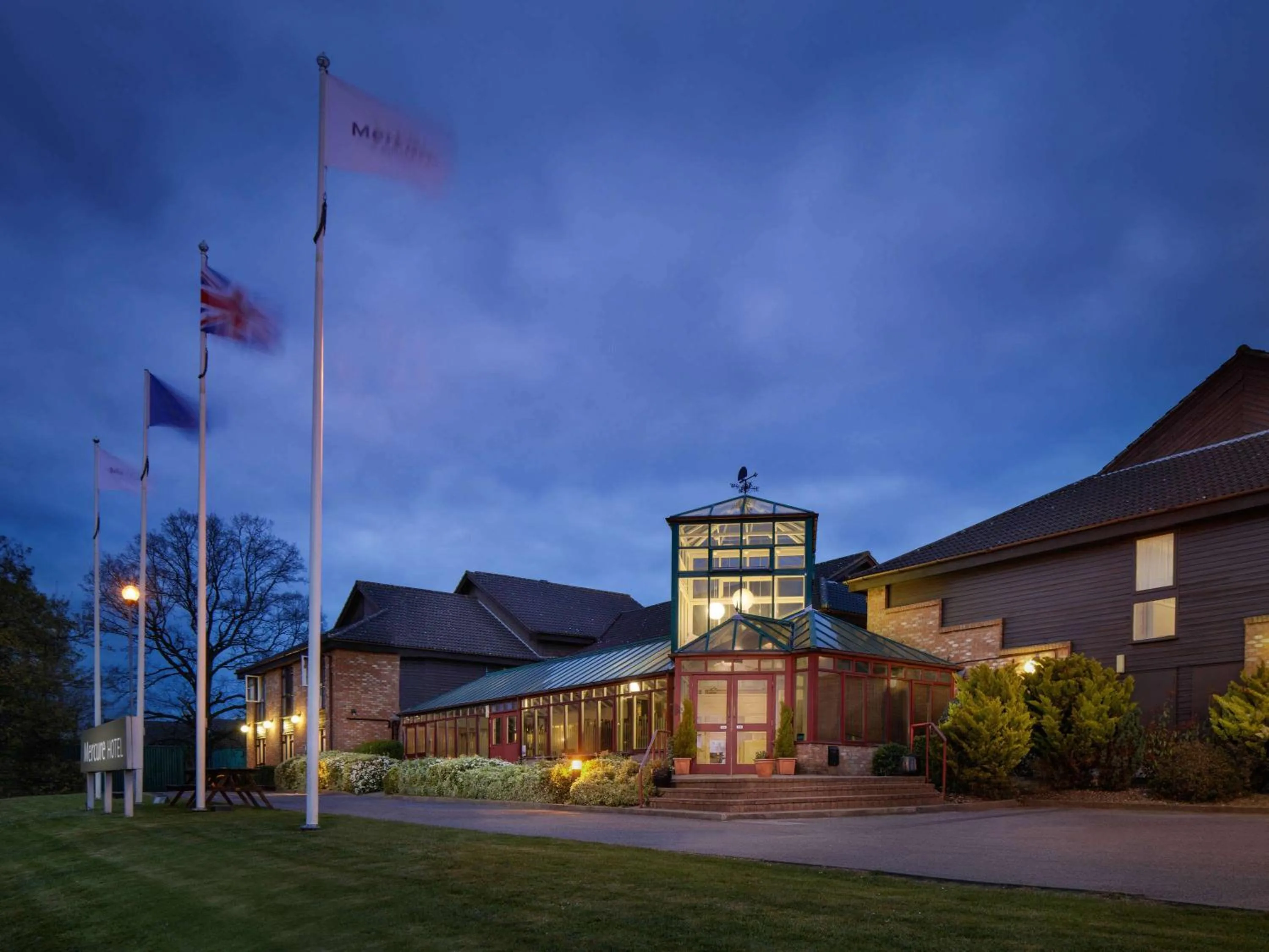 Property Building in Mercure Hatfield Oak Hotel