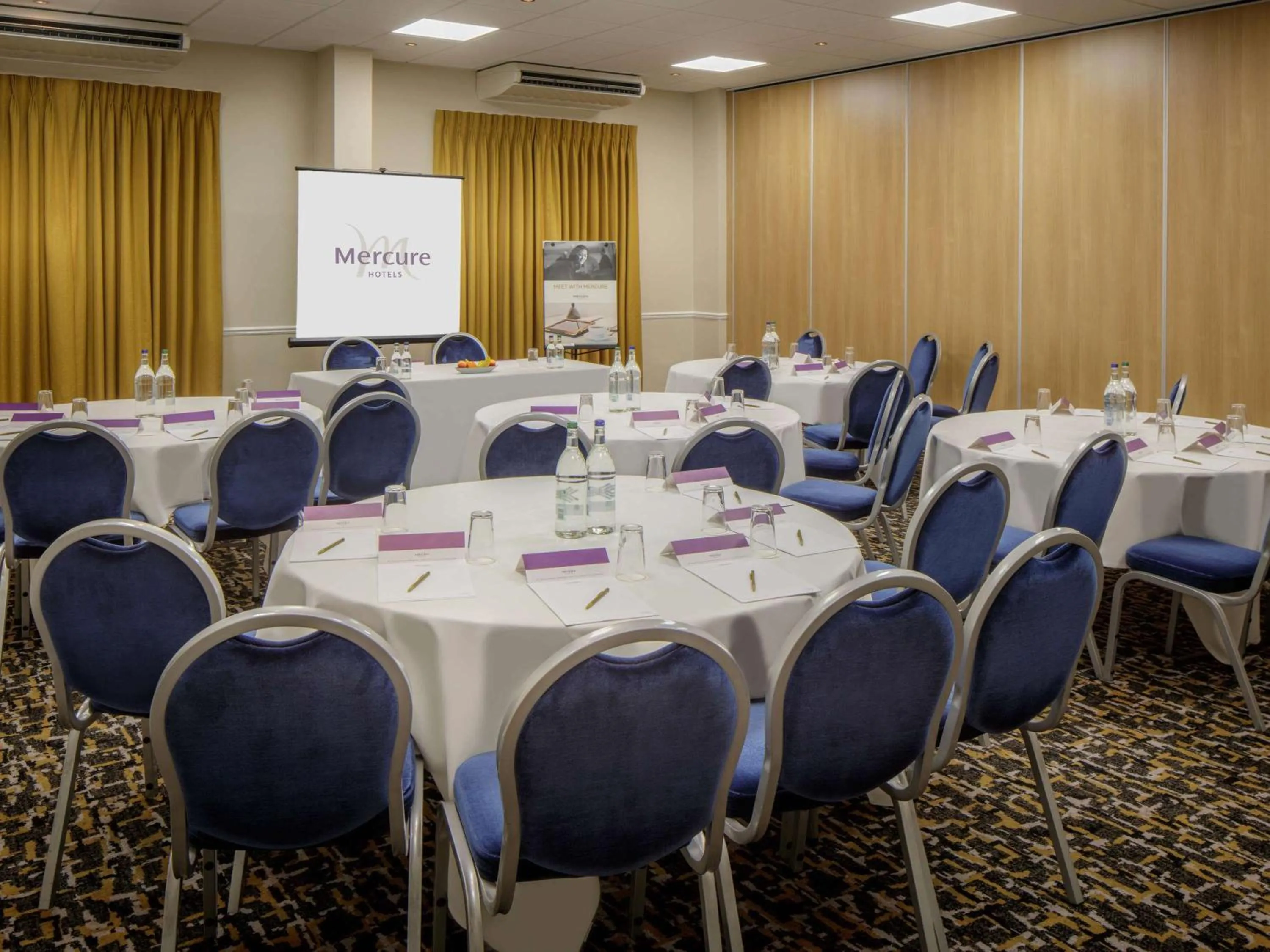 On site in Mercure Hatfield Oak Hotel