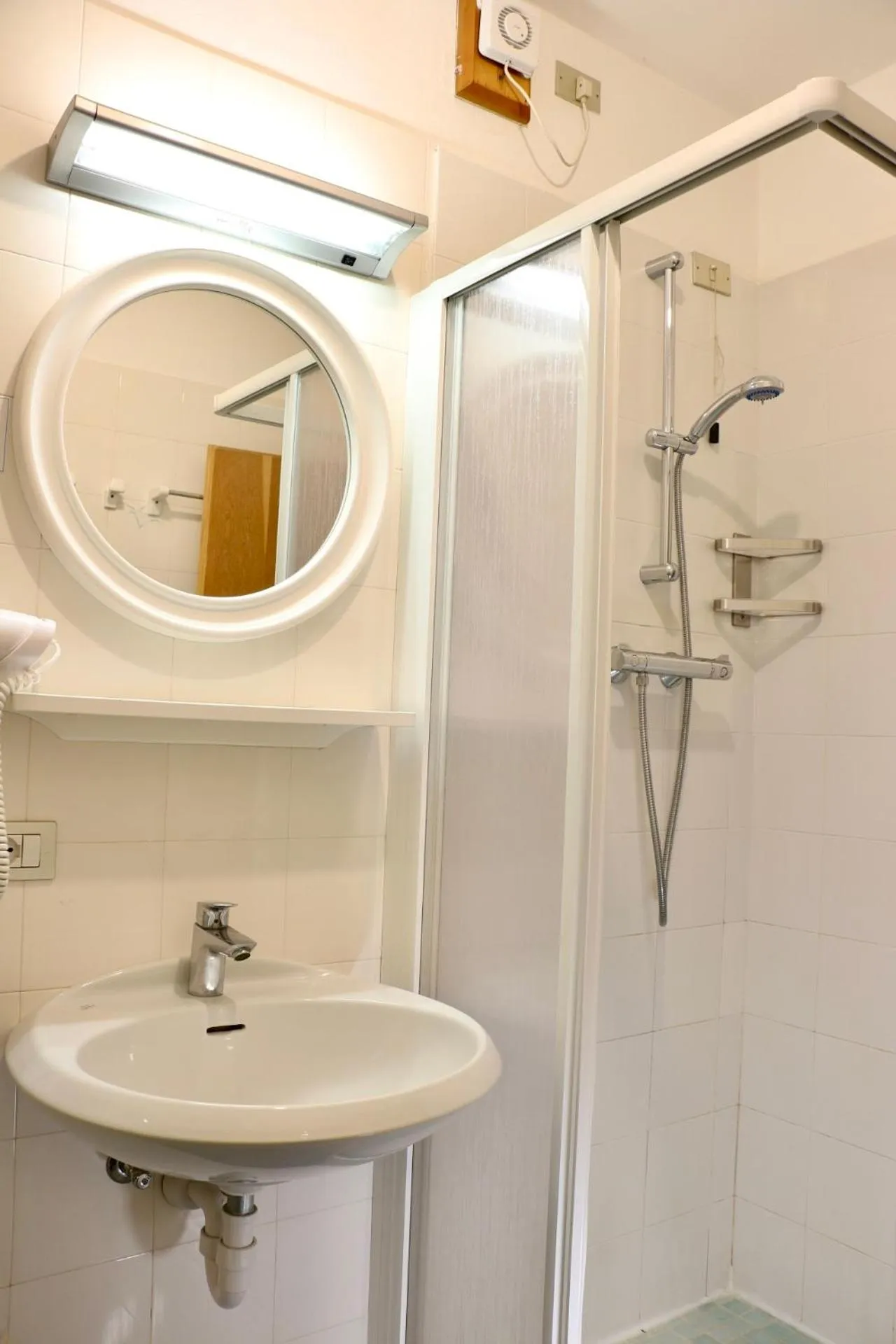 Shower in Residence Adele