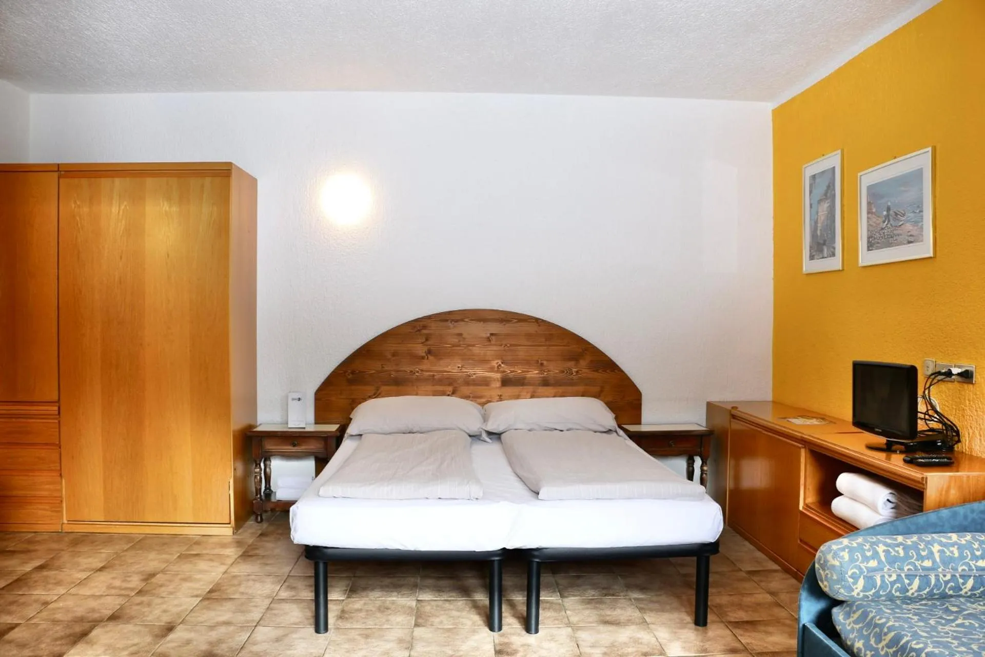 Bed in Residence Adele