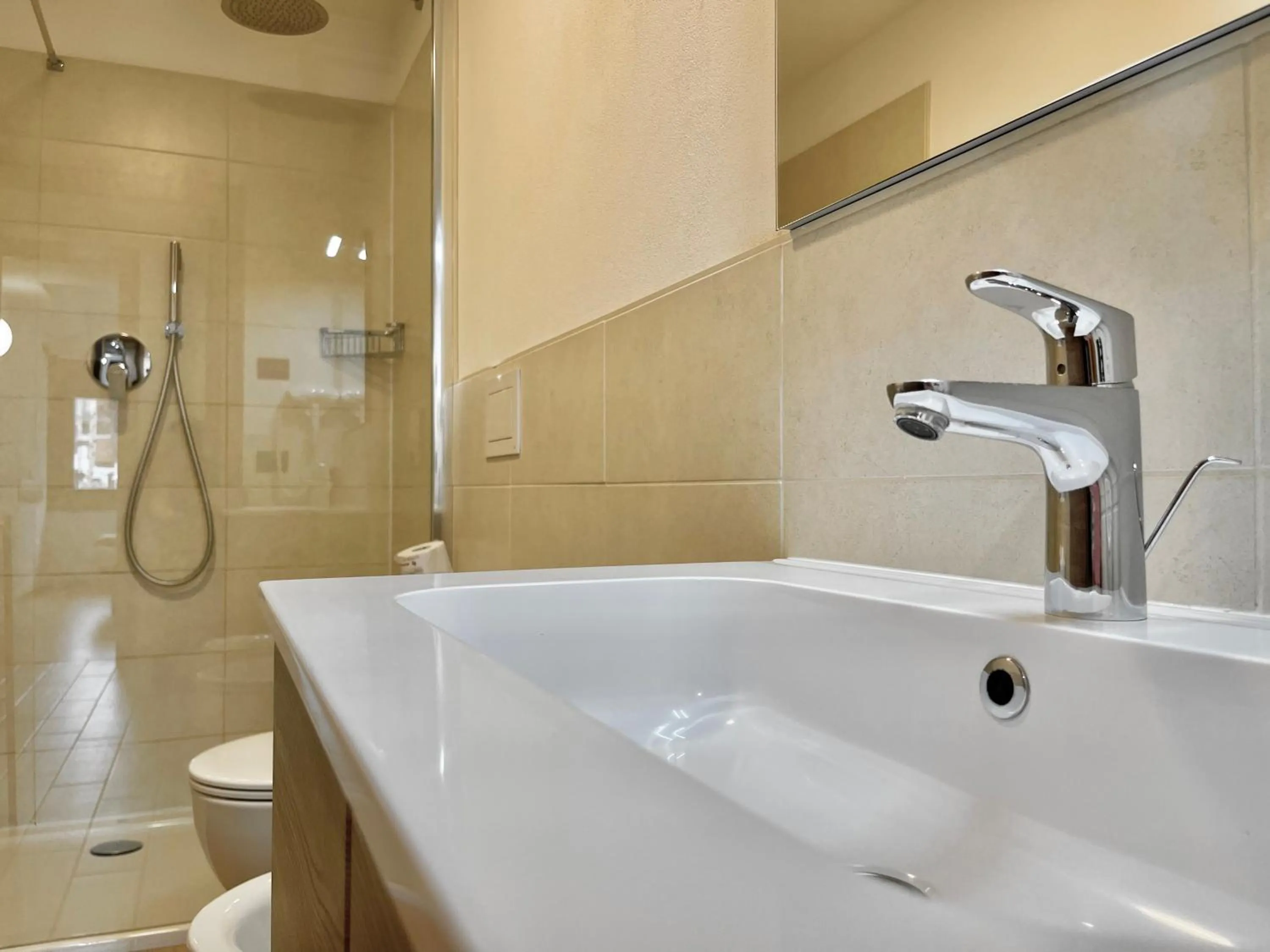 Shower in Residence Adele