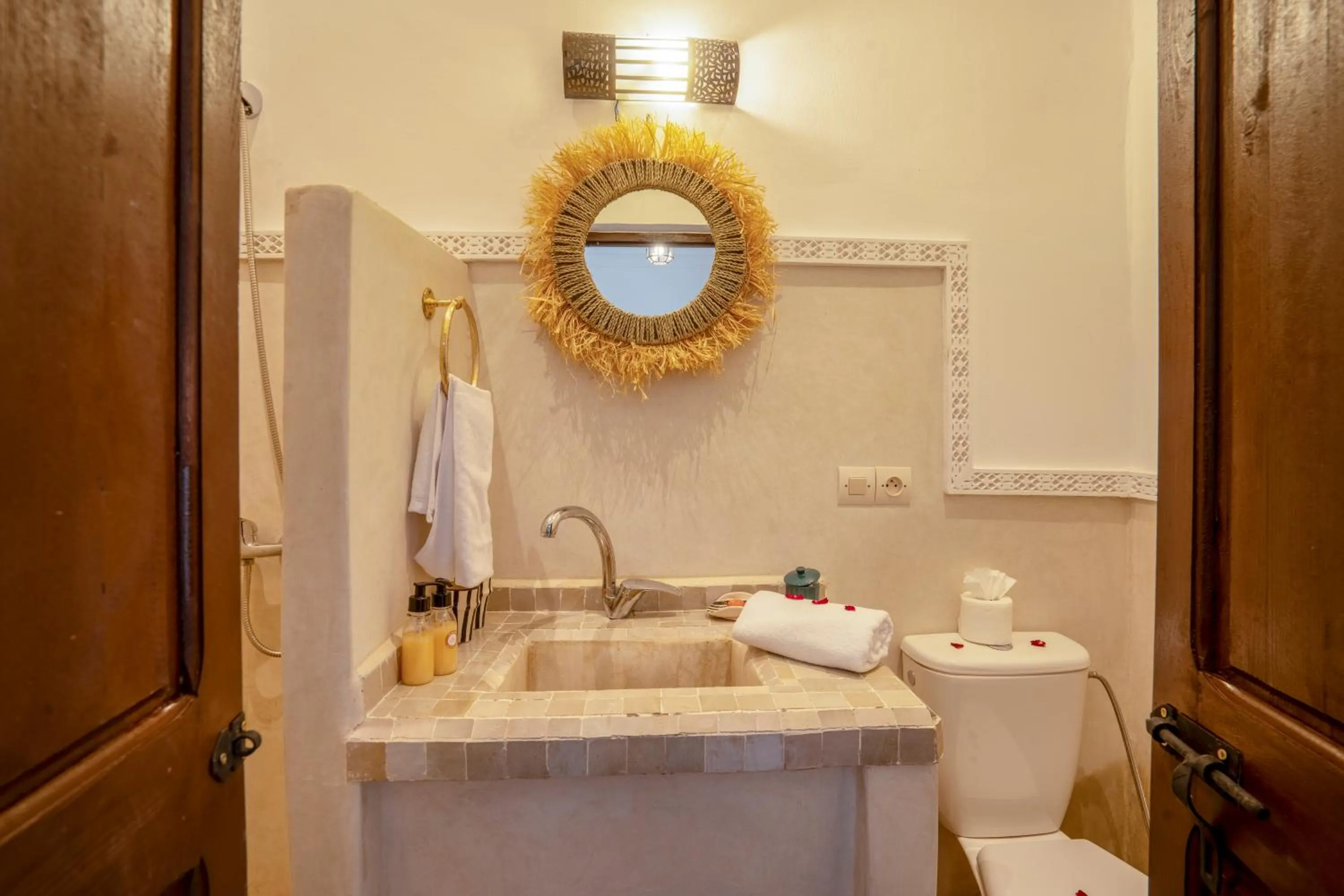 Bathroom in Riad Tzizwit Boutique Hotel & SPA