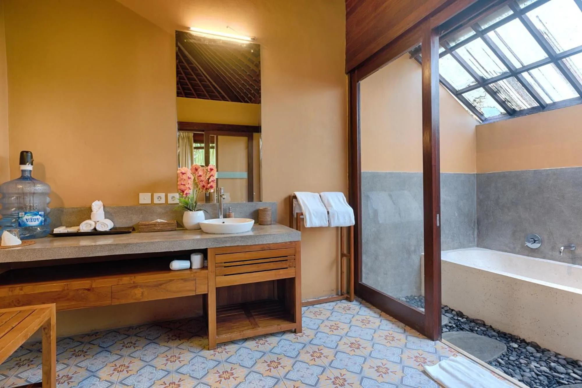 Bathroom in Samkhya Villas - Free 1x Floating Breakfast or Minibar