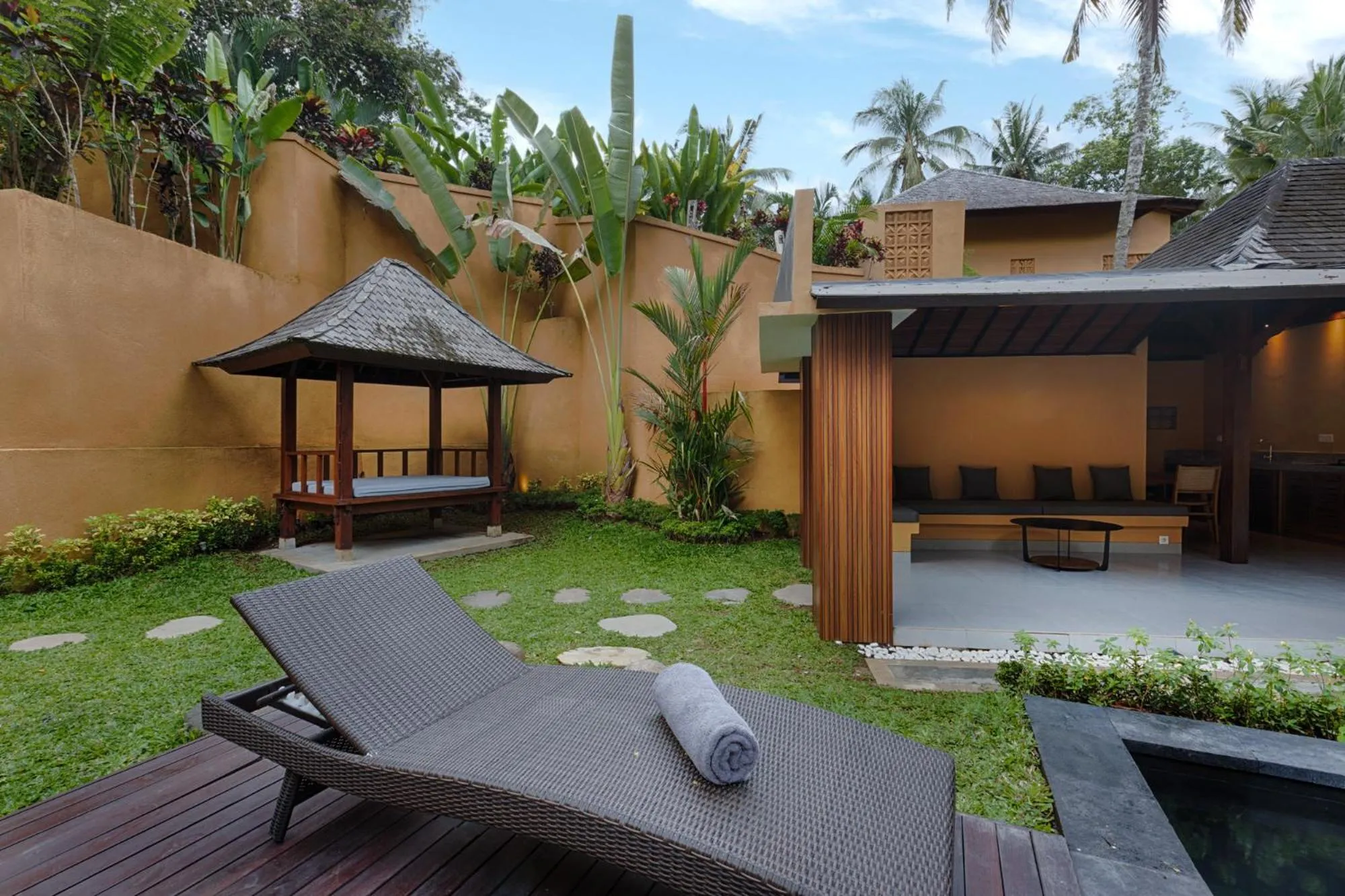 Property building in Samkhya Villas - Free 1x Floating Breakfast or Minibar