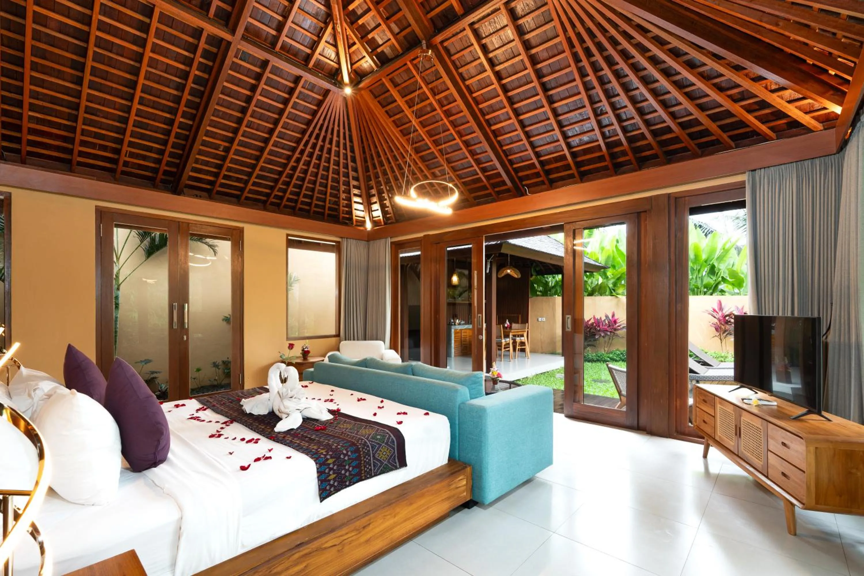 Bedroom, Bed in Samkhya Villas - Free 1x Floating Breakfast or Minibar
