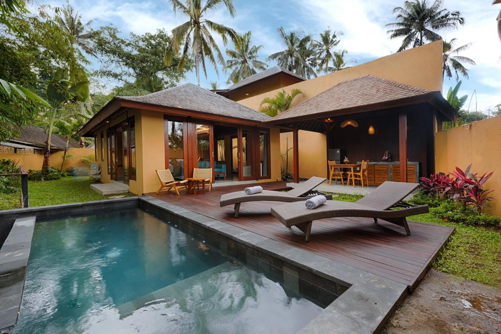 Property building in Samkhya Villas - Free 1x Floating Breakfast or Minibar