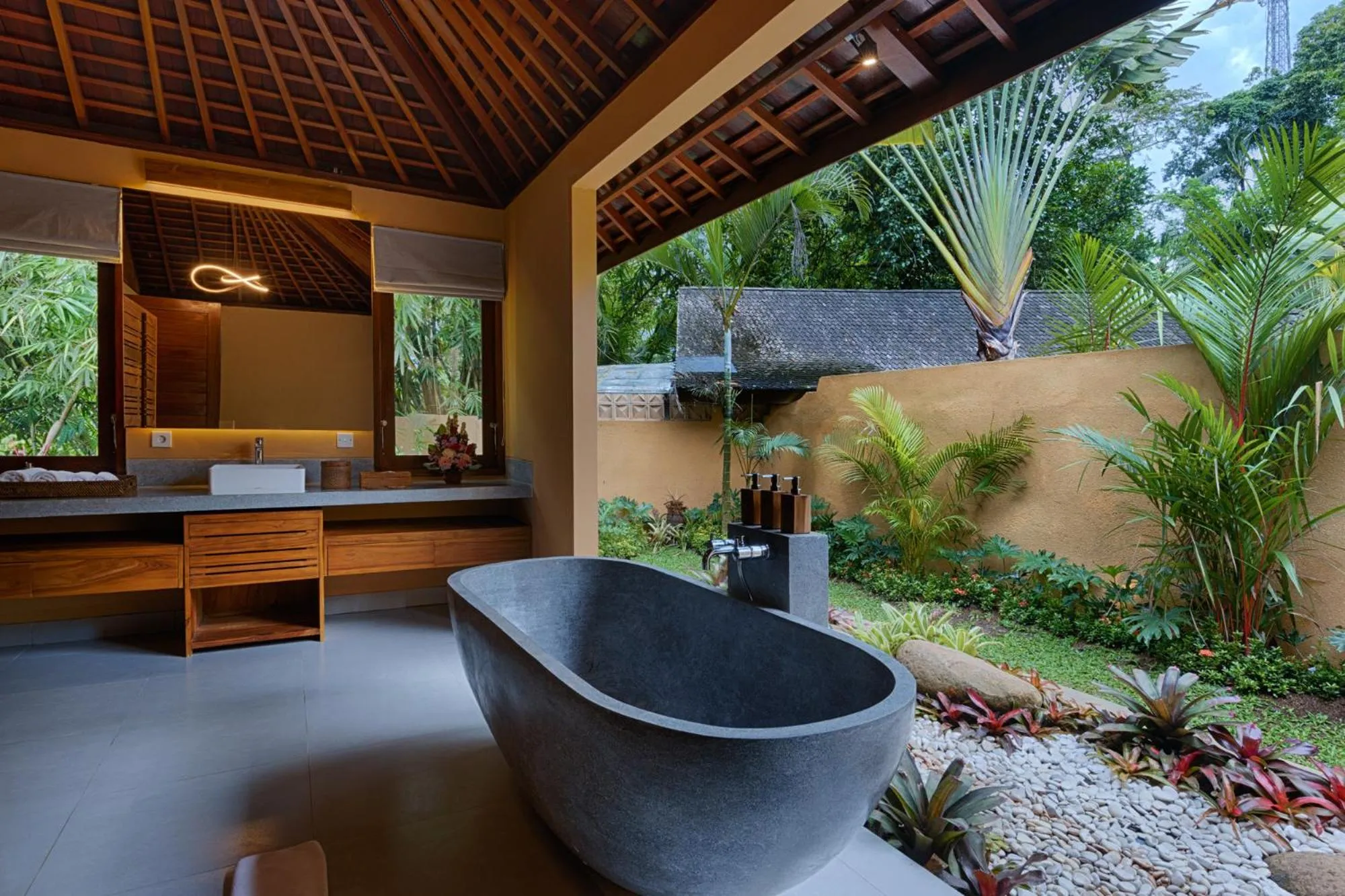 Garden in Samkhya Villas - Free 1x Floating Breakfast or Minibar