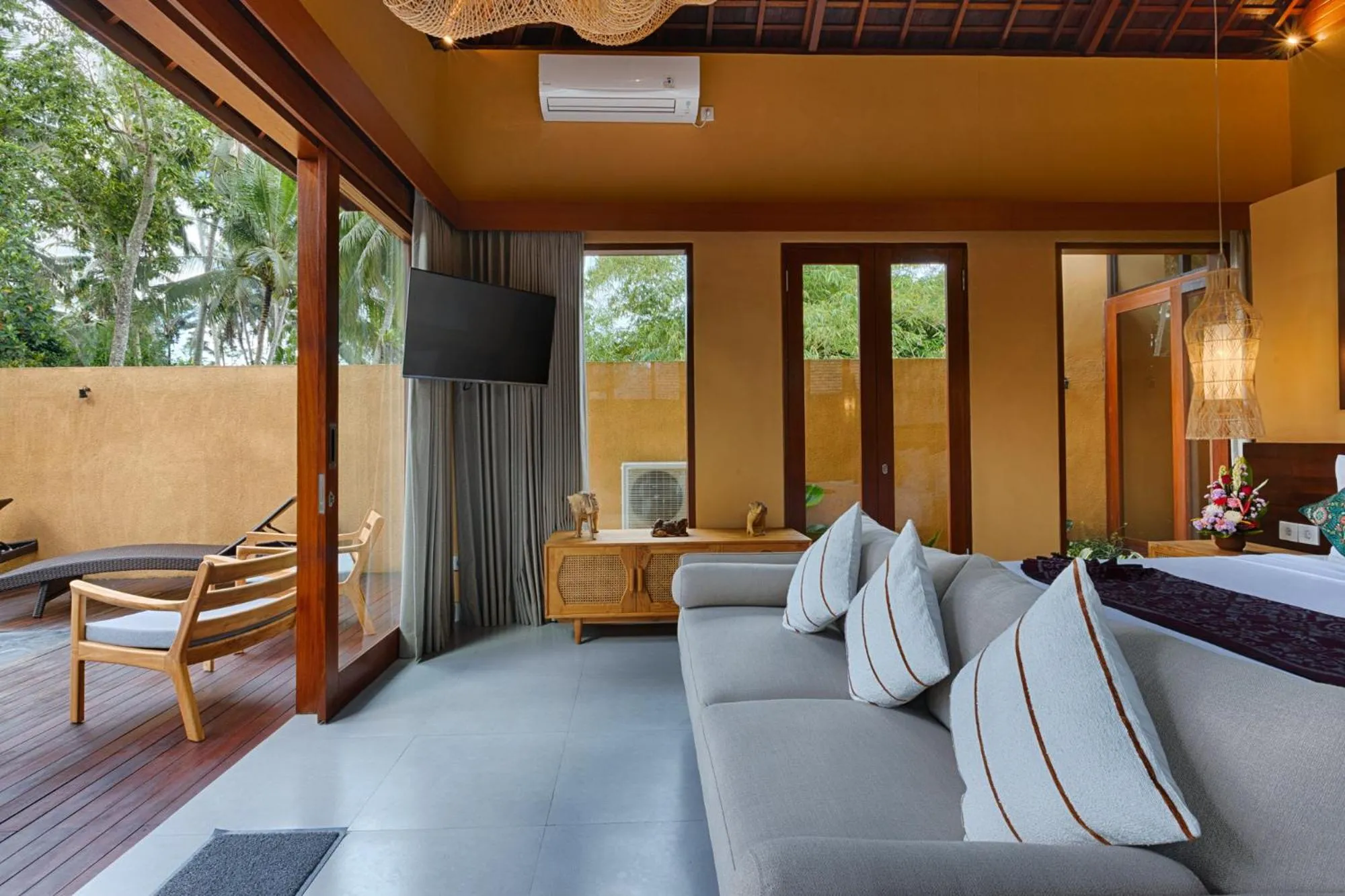 TV and multimedia in Samkhya Villas - Free 1x Floating Breakfast or Minibar