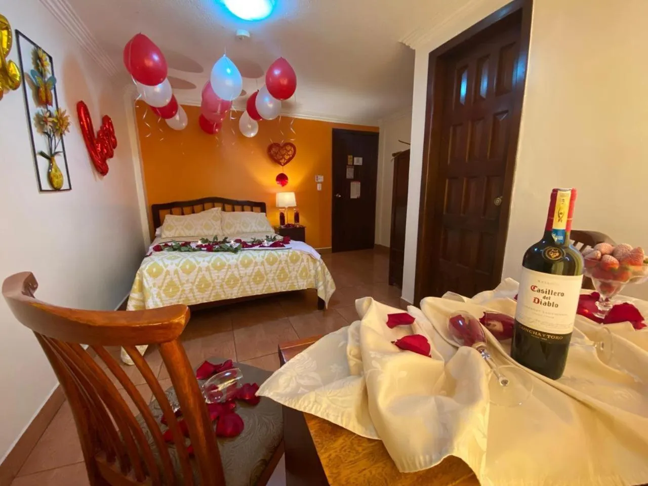 Breakfast, Bed in Hotel Margarita 2