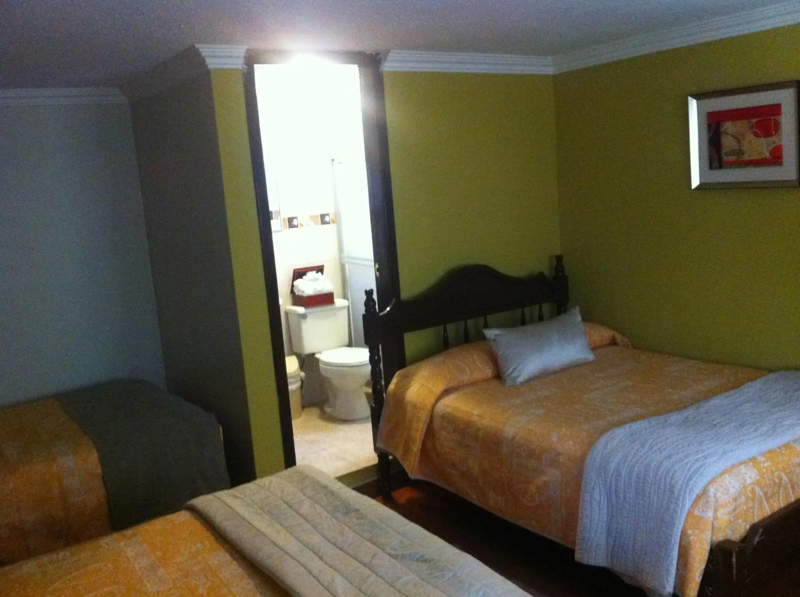 Triple Room with Private Bathroom in Hotel Margarita 2 Triple Room with Private Bathroom in Hotel Margarita 2