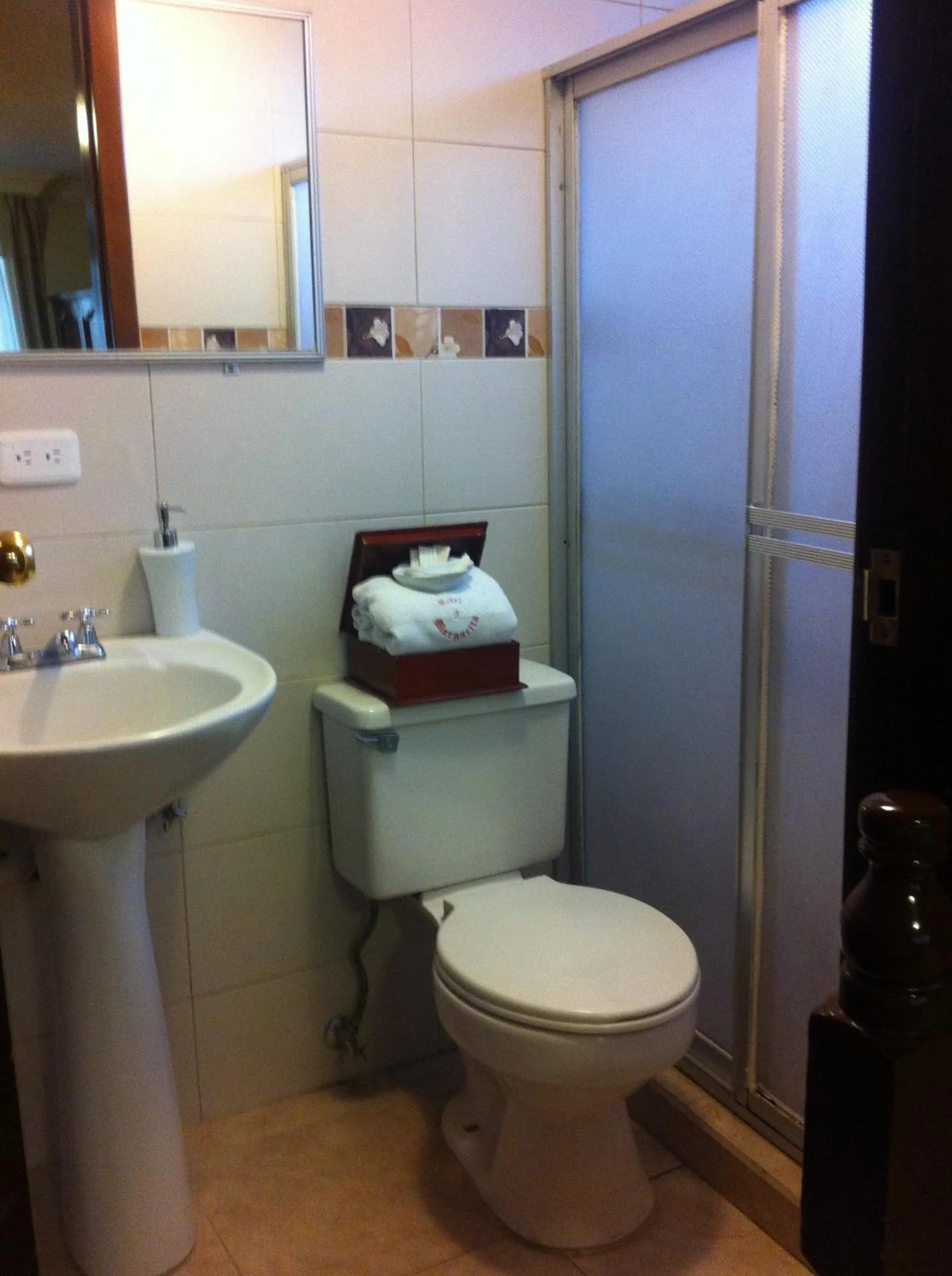 Bathroom in Hotel Margarita 2